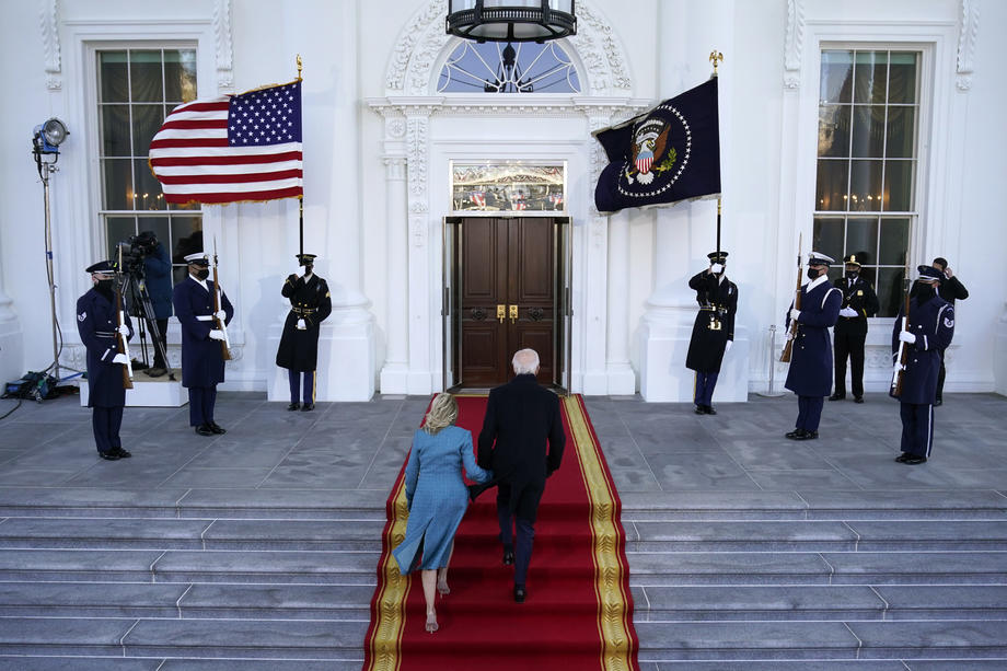 Primele măsuri ale noului președinte al SUA, Joe Biden, vizează pandemia, mediul, migrația și anunță o desprindere clară de era Trump