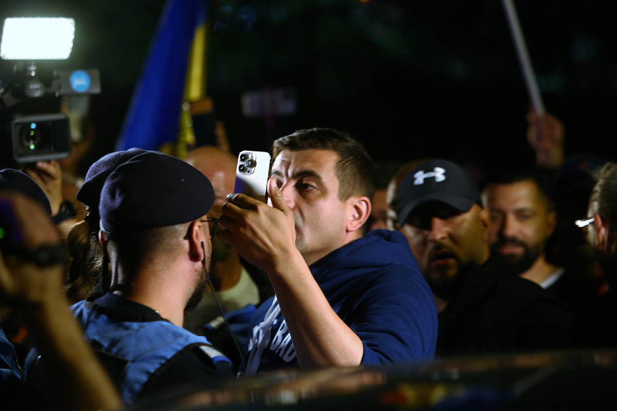 George Simion și Diana Șoșoacă s-au certat pe protestul din Piața Victoriei. Senatoarea a virat de la „Bine ați venit, fraților!”, la „Trădătorule, ți-ai bătut joc de AUR!”