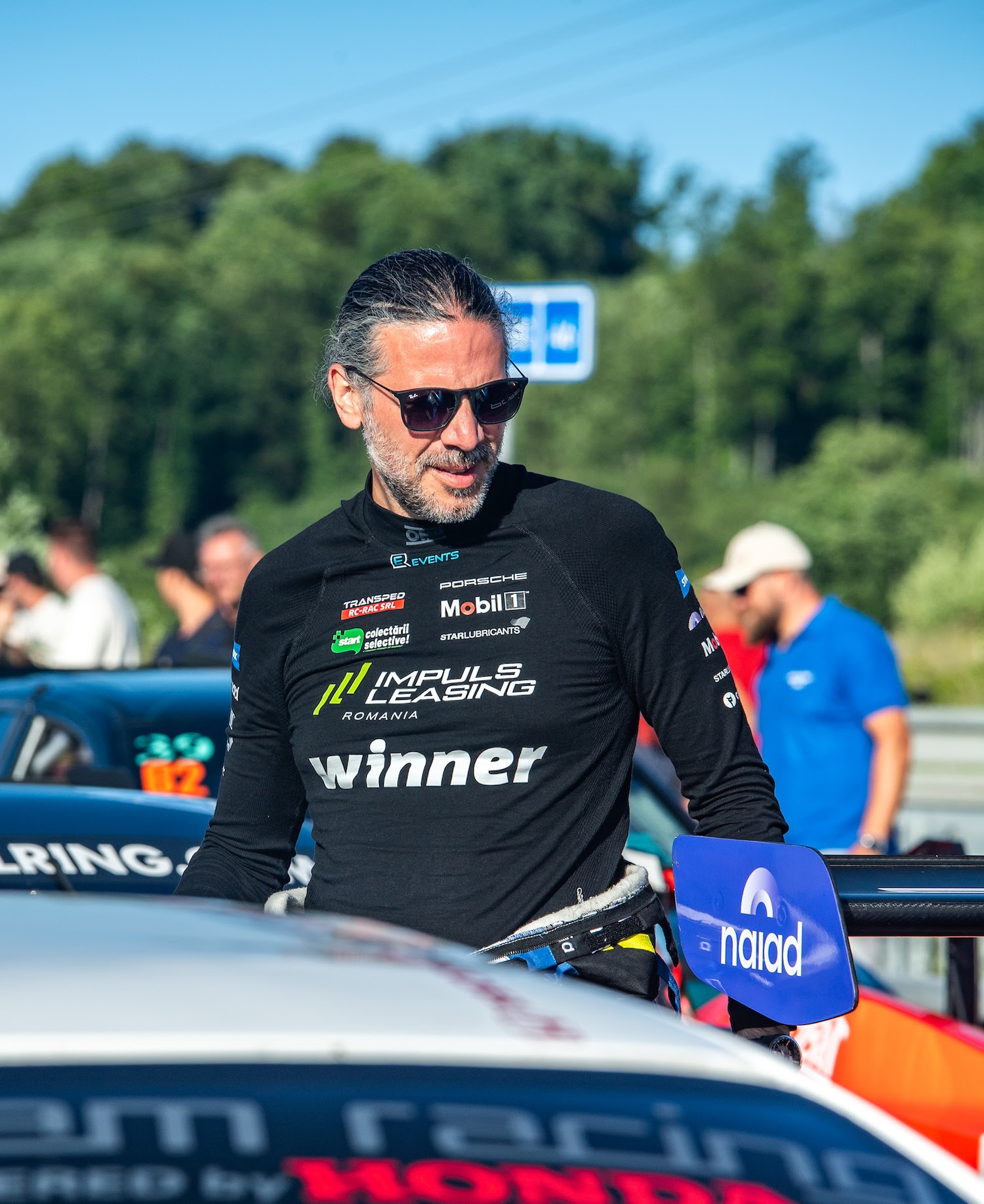 Pilotul Alexandru „Dodo” Pițigoi, parteneriat inedit: „Vine natural”. De la muzică, la motorsport
