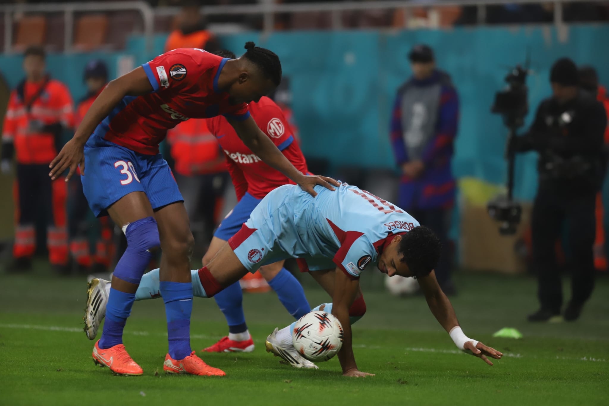 FCSB reușește o remontada de senzație cu Feyenoord și câștigă pe final cu 4-3 după o partidă nebună
