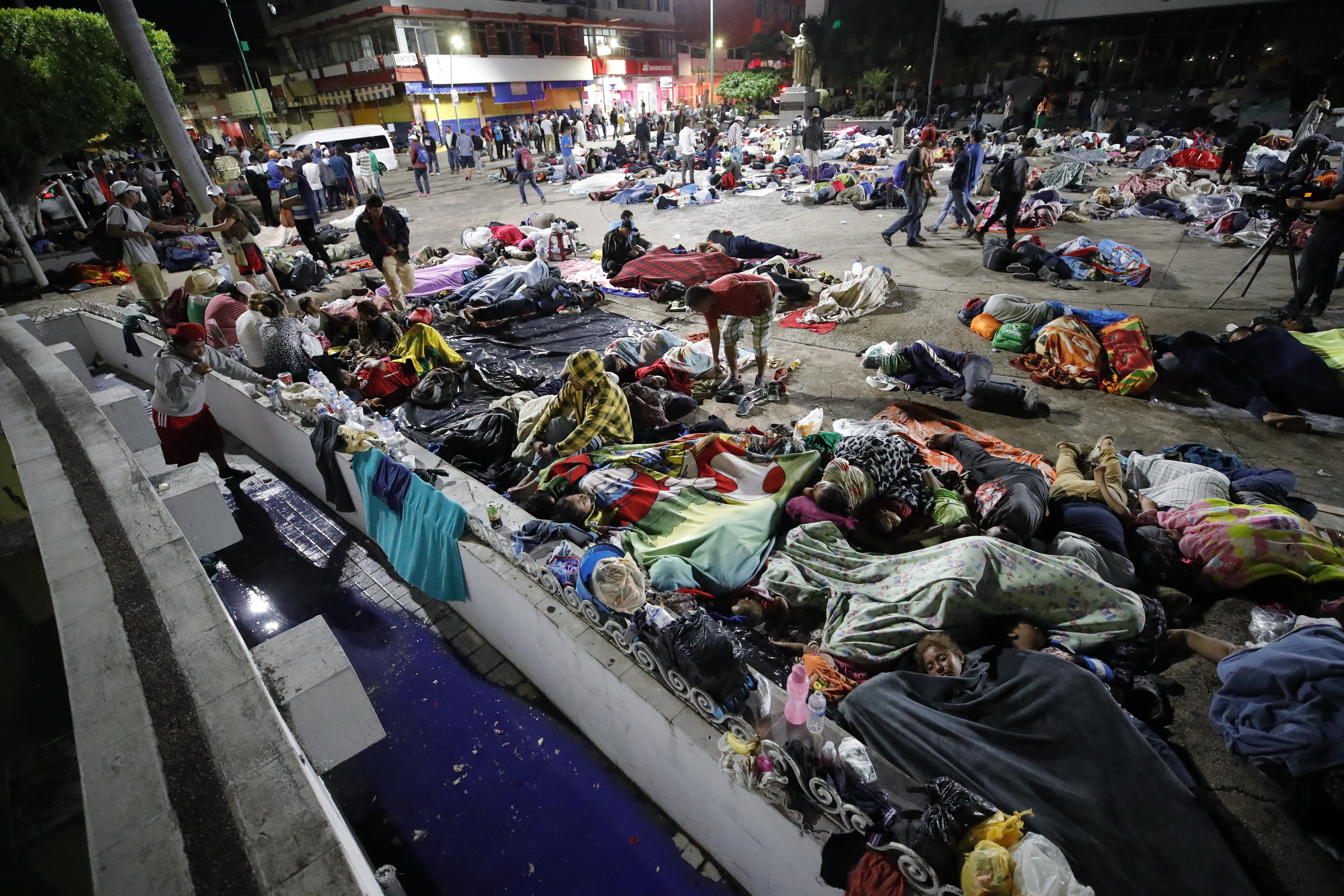 FOTO | Caravana uriașă de imigranți care se îndreaptă spre SUA se micșorează. Decizia luată de mii de oameni