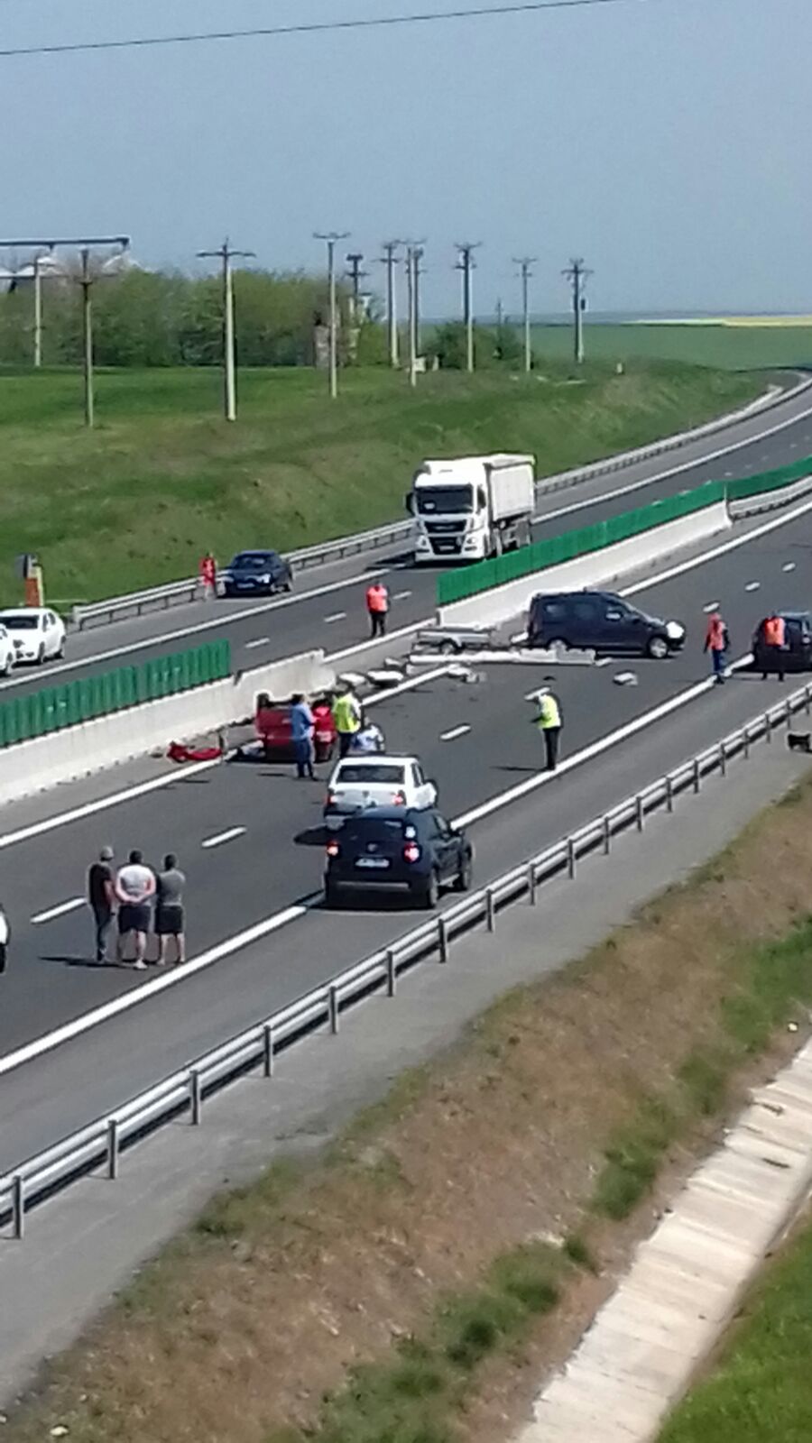 Accident pe Autostrada Soarelui, la km. 180. O tânără s-a răsturnat cu mașina - FOTO