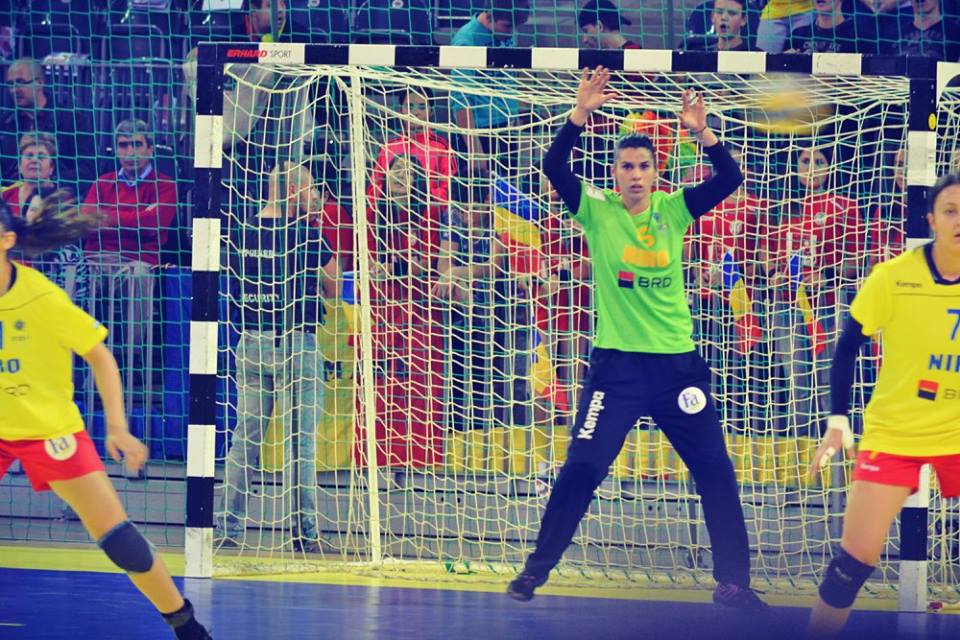 Povestea Denisei Dedu, eroina din meciul cu Rusia. DeDUMNEZEU! Joacă abia de la 13 ani și a ajuns la handbal din întâmplare!