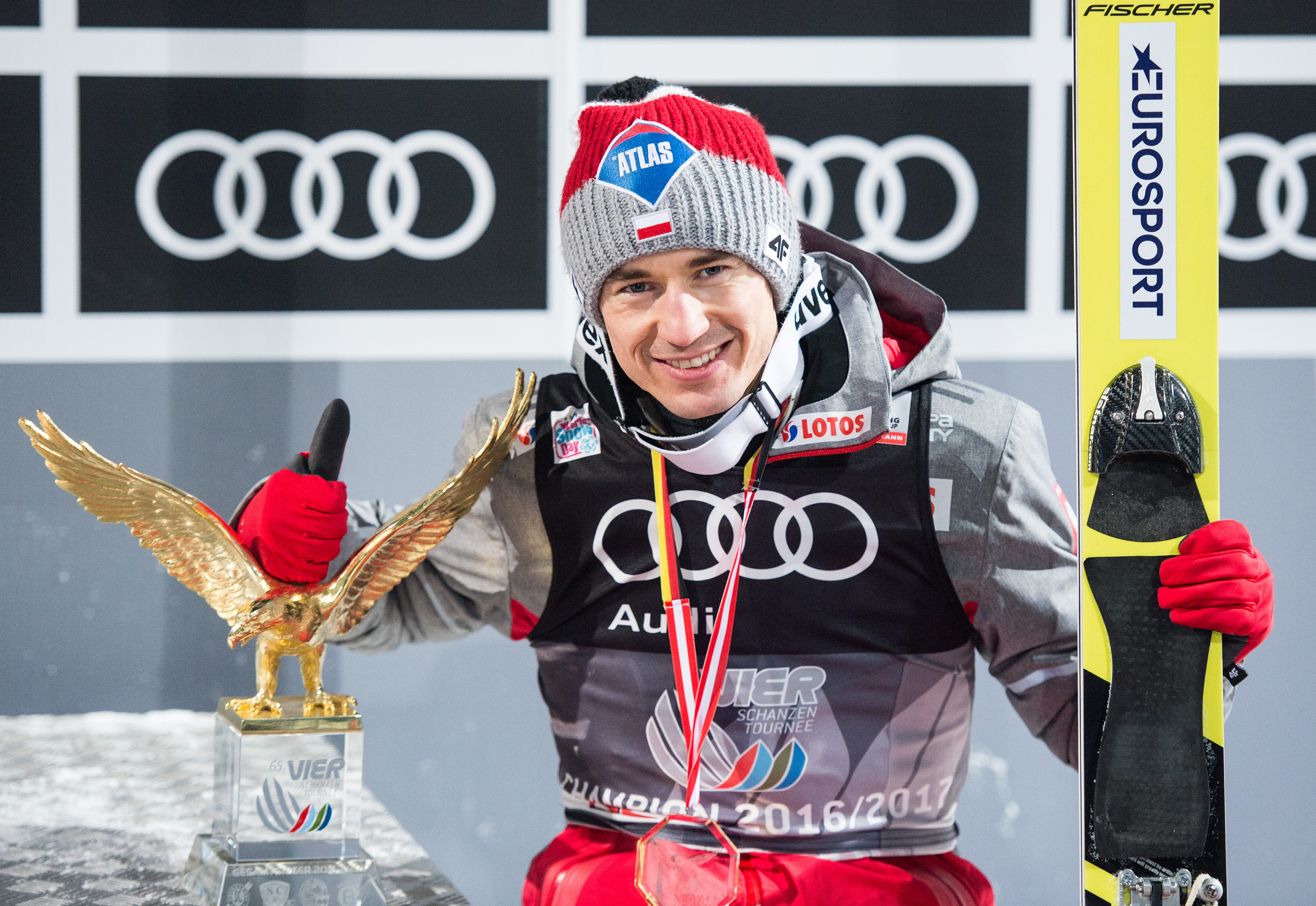 Polonezul Kamil Stoch a câştigat Turneul celor 4 Trambuline. A fost a 65-a ediție a competiției de sărituri cu schiurile / FOTO