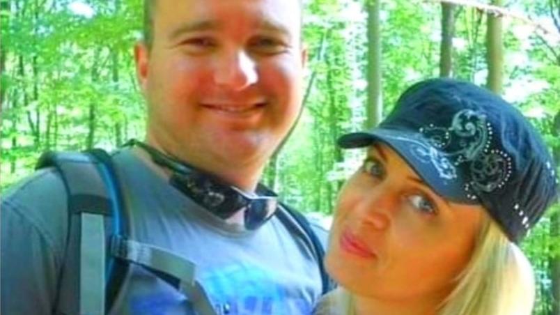 "A karjaimban halt meg" - kollégái gyűjtést indítottak az elhunyt rendőr családjának, már Curtis is beszállt