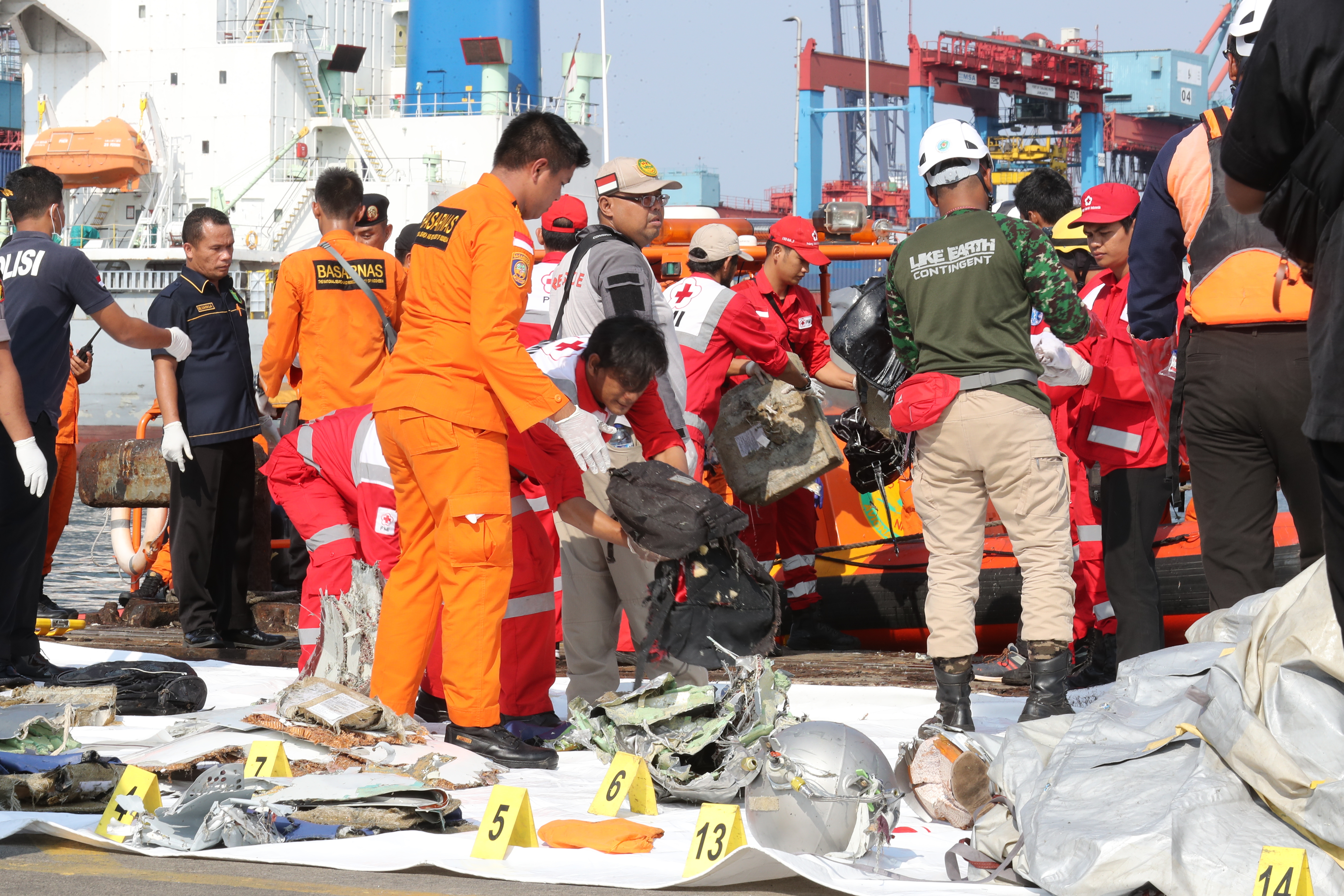UPDATE | Accident aviatic în Indonezia. Echipele de salvare au recuperat 6 cadavre. Înainte ca avionul Lion Air să se prăbușească în mare, pilotul a raportat defecțiuni tehnice (FOTO și VIDEO)