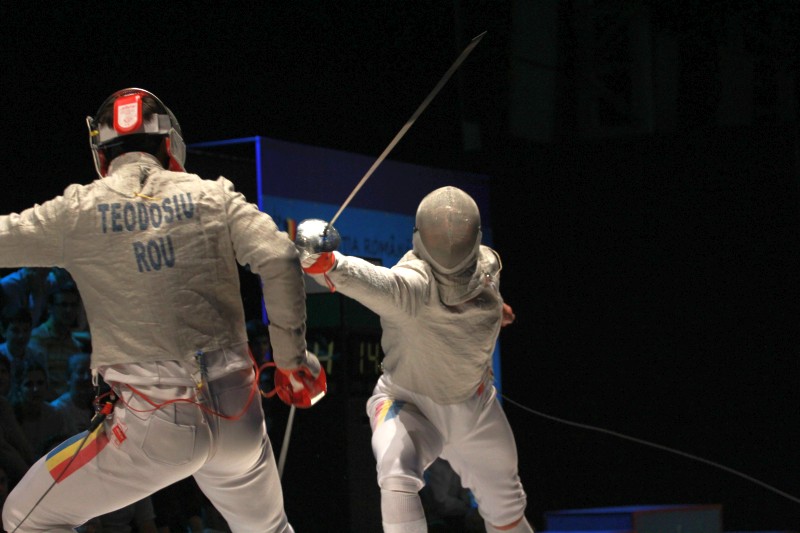 Simona Pop și Tibi Dolniceanu sunt campionii României la spadă, respectiv la sabie / FOTO
