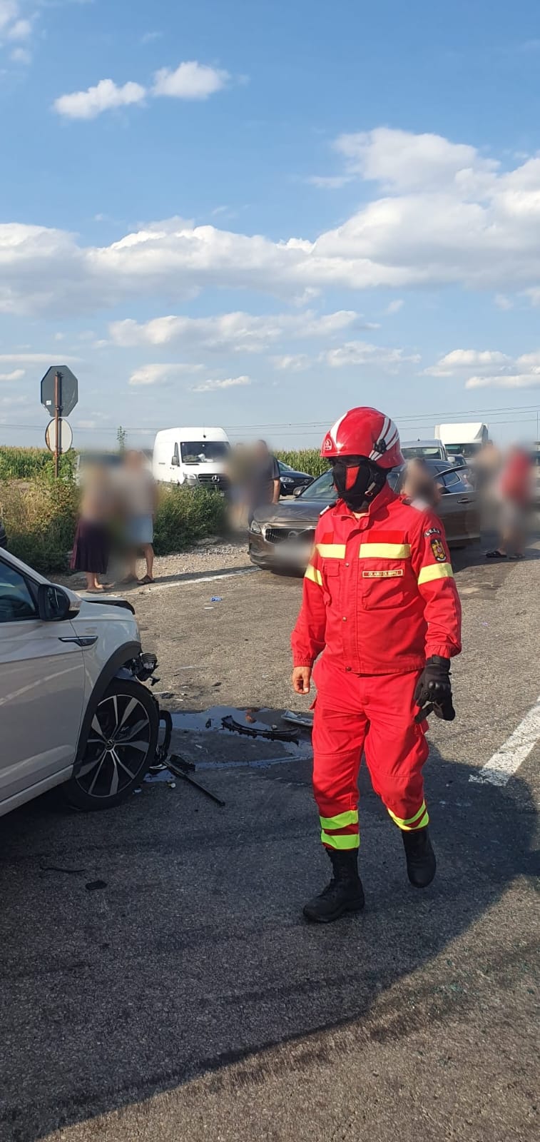 Accident grav în judeţul Suceava. 9 persoane au fost duse la spital, dintre care 6 copii