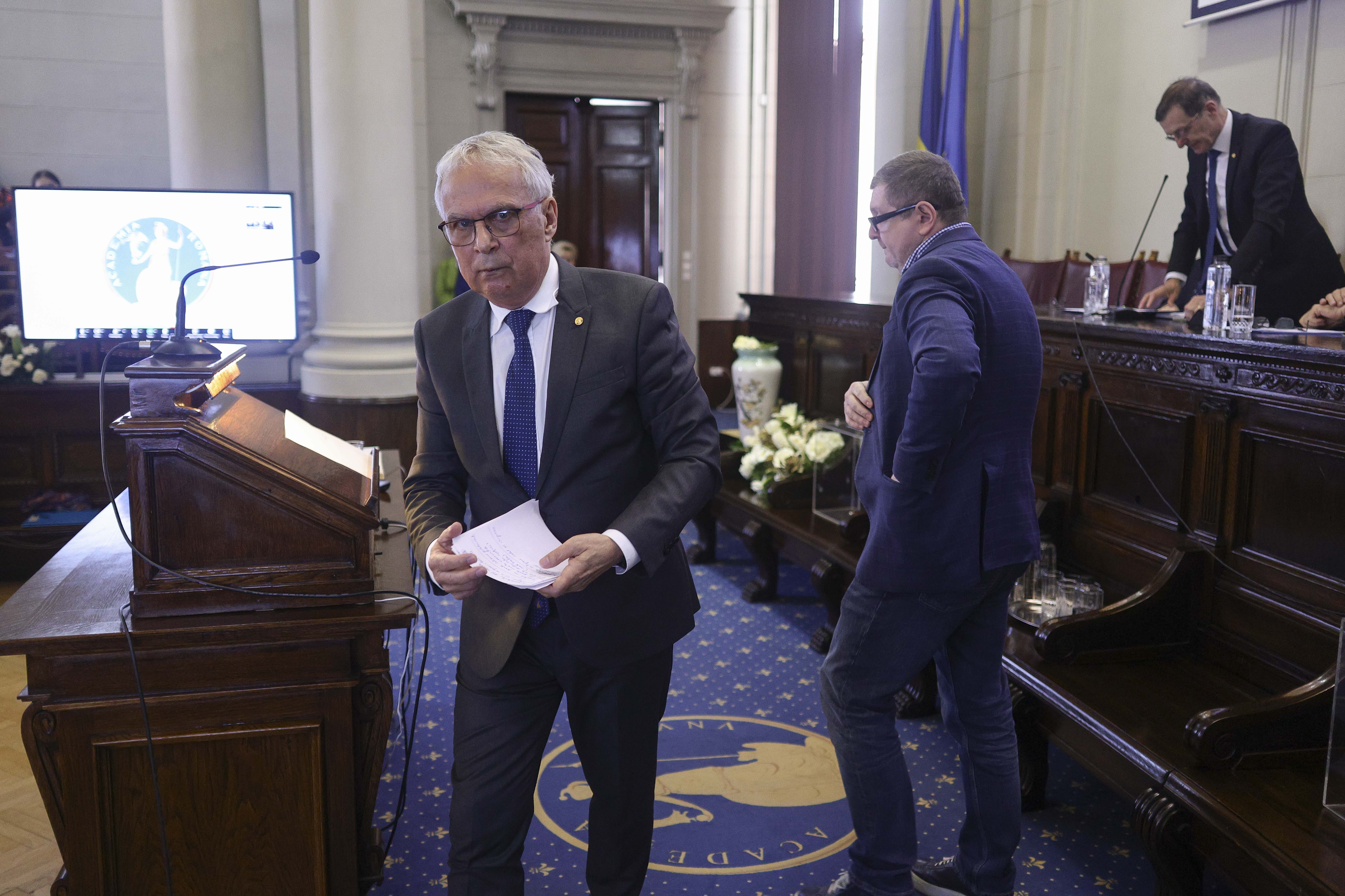 Cine este Marius Andruh, noul președinte al Academiei Române. A fost ales în al doilea tur de scrutin