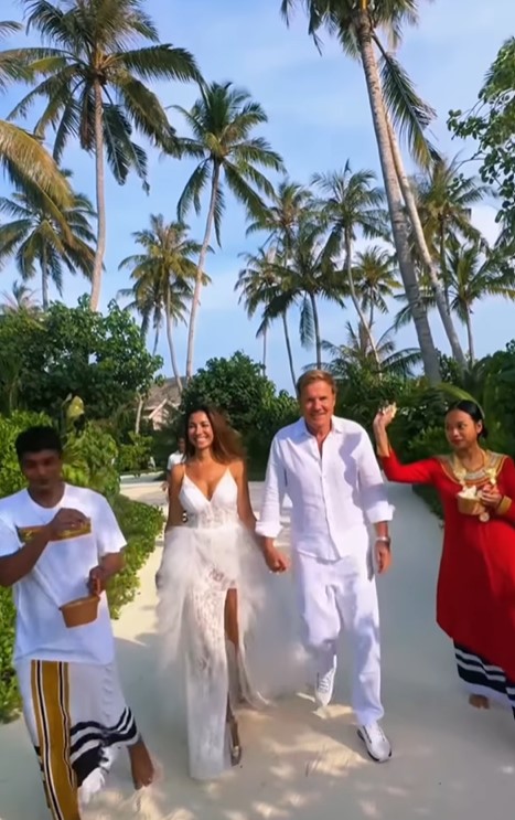 Artistul s-a căsătorit de Revelion: „Am plâns două minute încontinuu”. Imagini emoționante de la nunta din Maldive