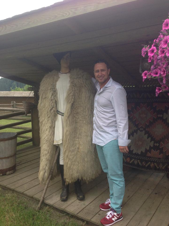 GALERIE FOTO / Reghe, vacanţă în Bucovina, împreună cu Bourceanu