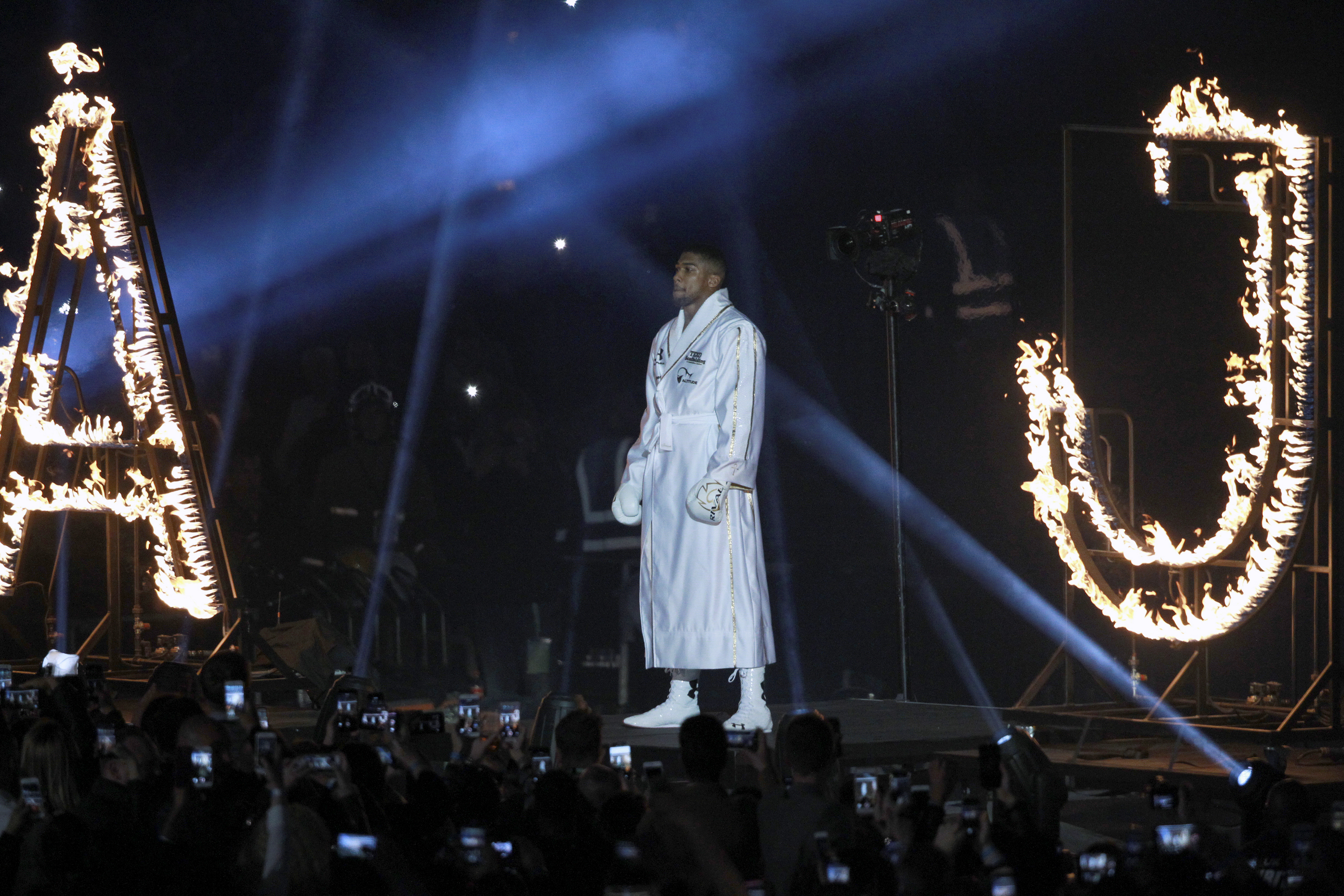 Anthony Joshua l-a făcut KO pe Vladimir Klitschko! Britanicul are titlurile mondiale IBF, WBA și IBO | FOTO&VIDEO