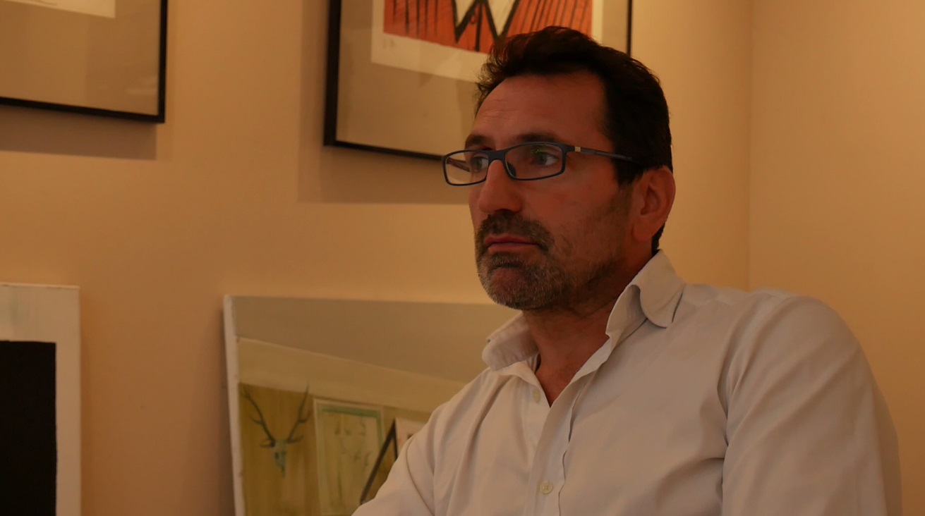 VIDEO/ Paul Amarica, românul cu galerie de artă lângă Champs Elysees. Expune în special artiști români contemporani