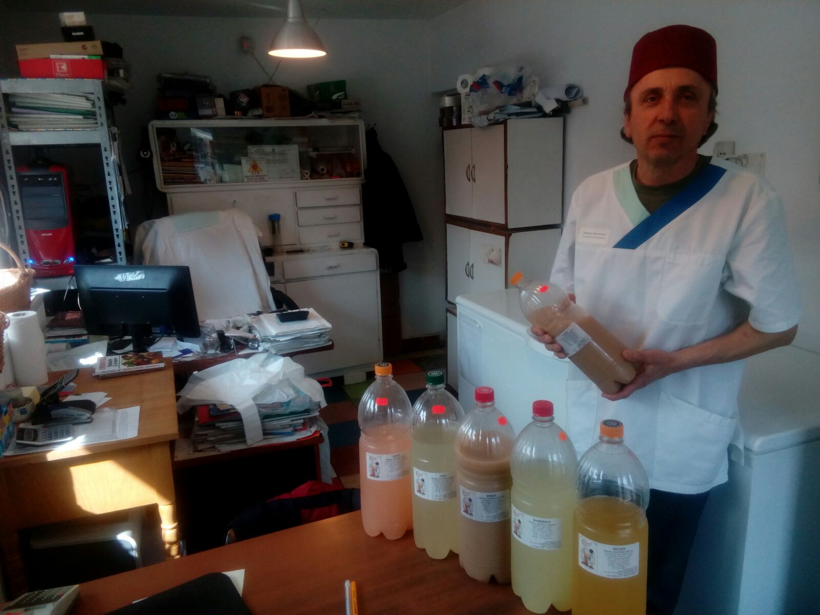REPORTAJ/Ismail prepară bragă după vechea reţetă moştenită de la străbunicul său turc: "Cineva trebuia să ducă tradiţia mai departe"/VIDEO