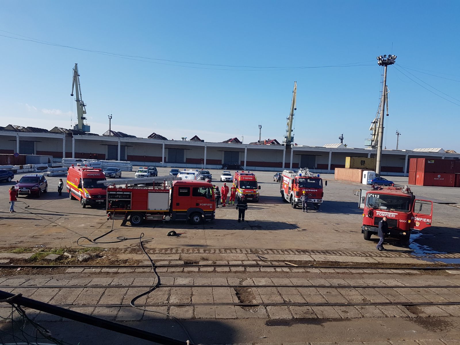 UPDATE: Arde o navă în Portul Constanța. Trei membri ai echipajului au nevoie de ajutor | FOTO&VIDEO