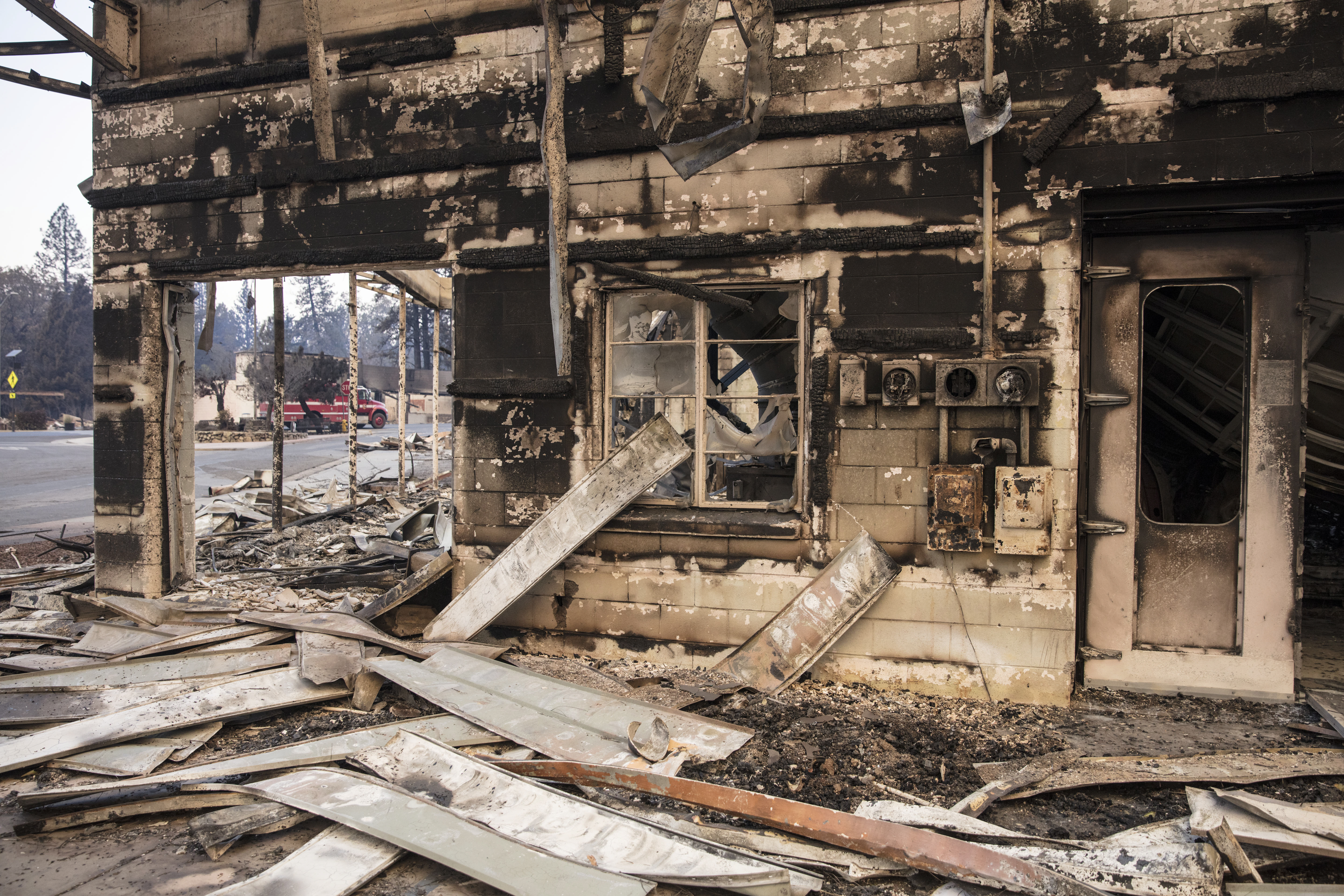 Cele mai devastatoare incendii din istoria Californiei. Peste 30 de morți și sute de persoane date dispărute