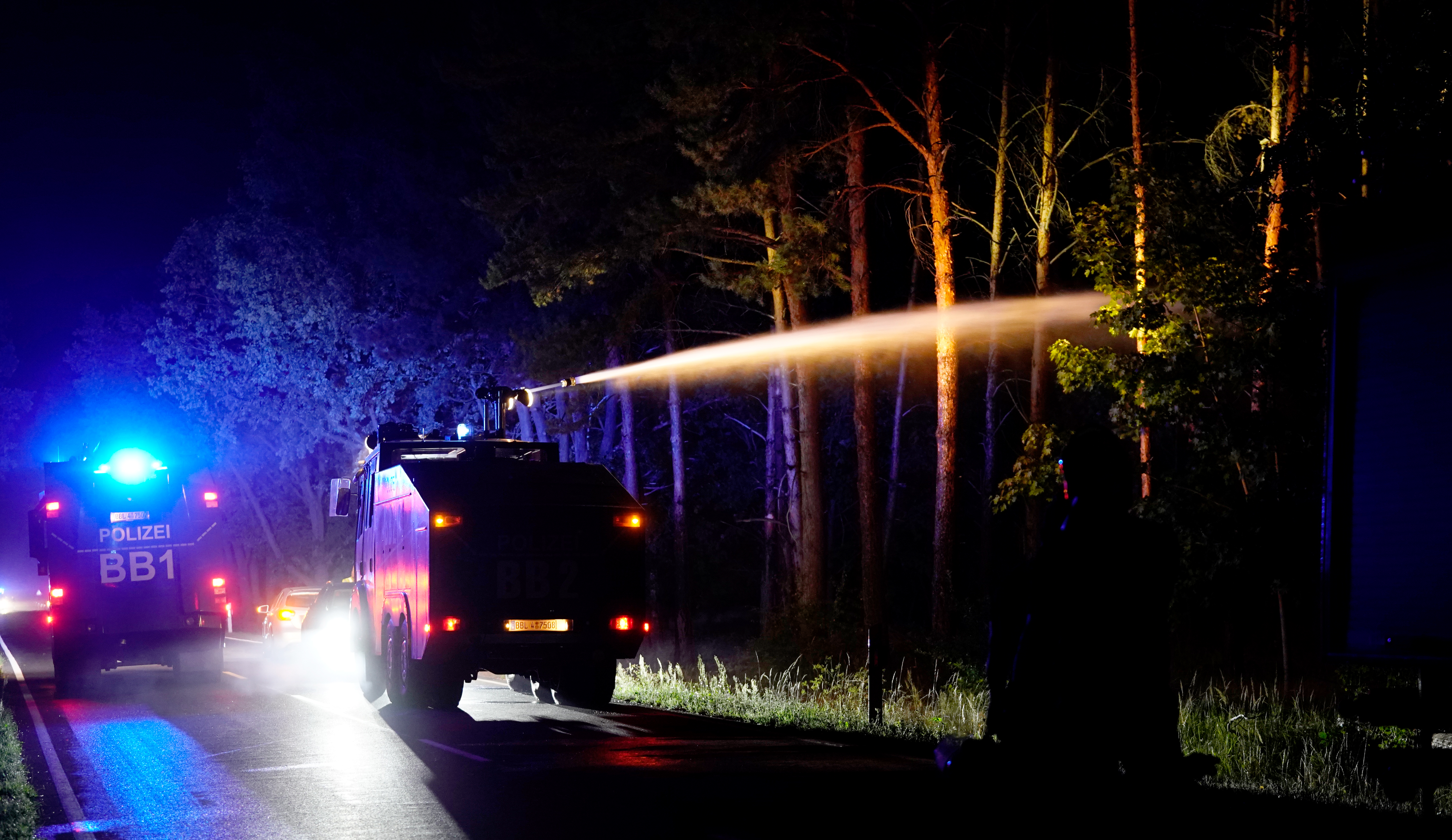GALERIE FOTO / Incendiu de proporții în apropiere de Berlin. Sute de hectare de pădure ard în continuare