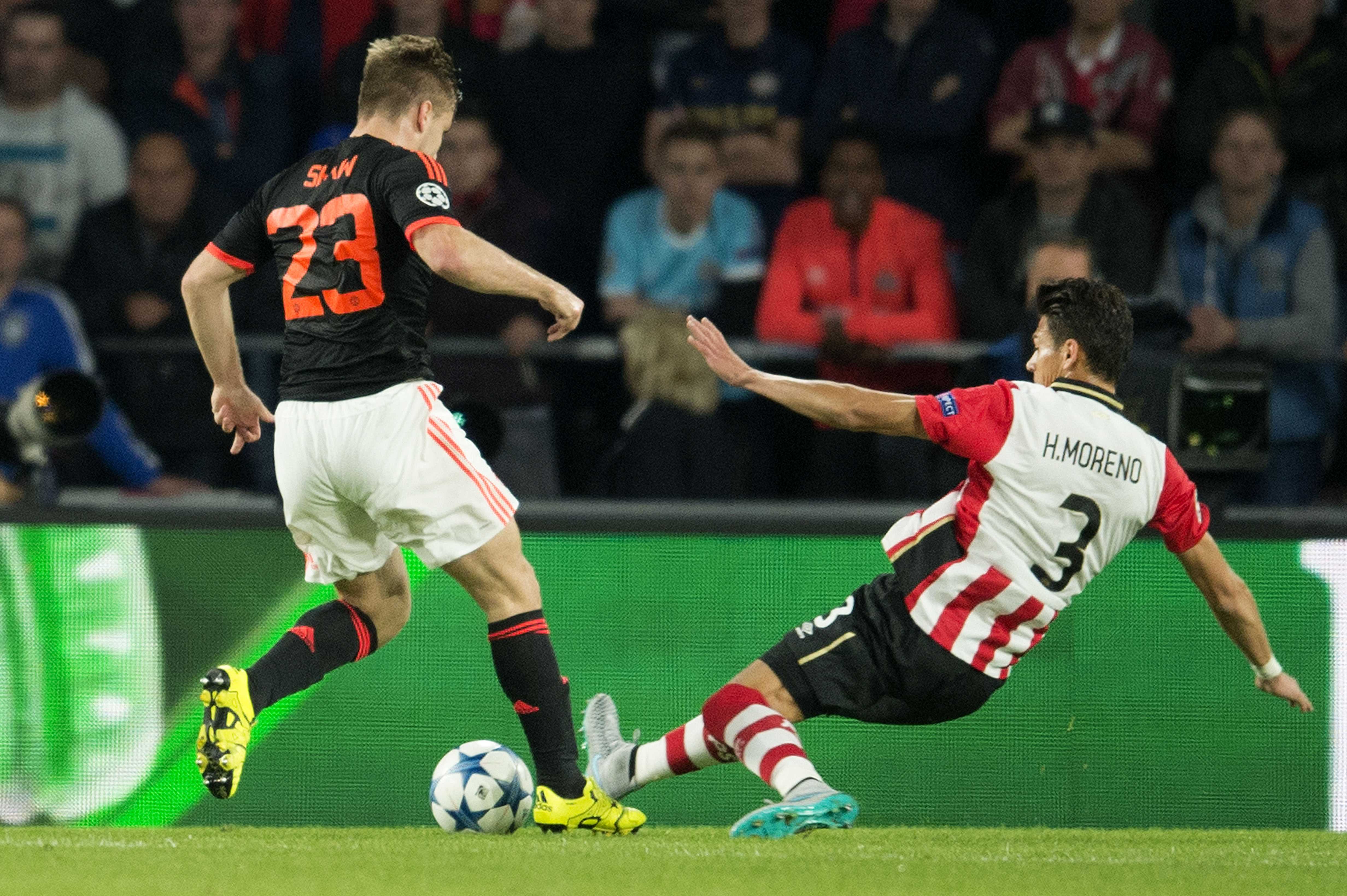 Englezul Luke Shaw a suferit o accidentare horror la meciul PSV - Manchester United / GALERIE FOTO