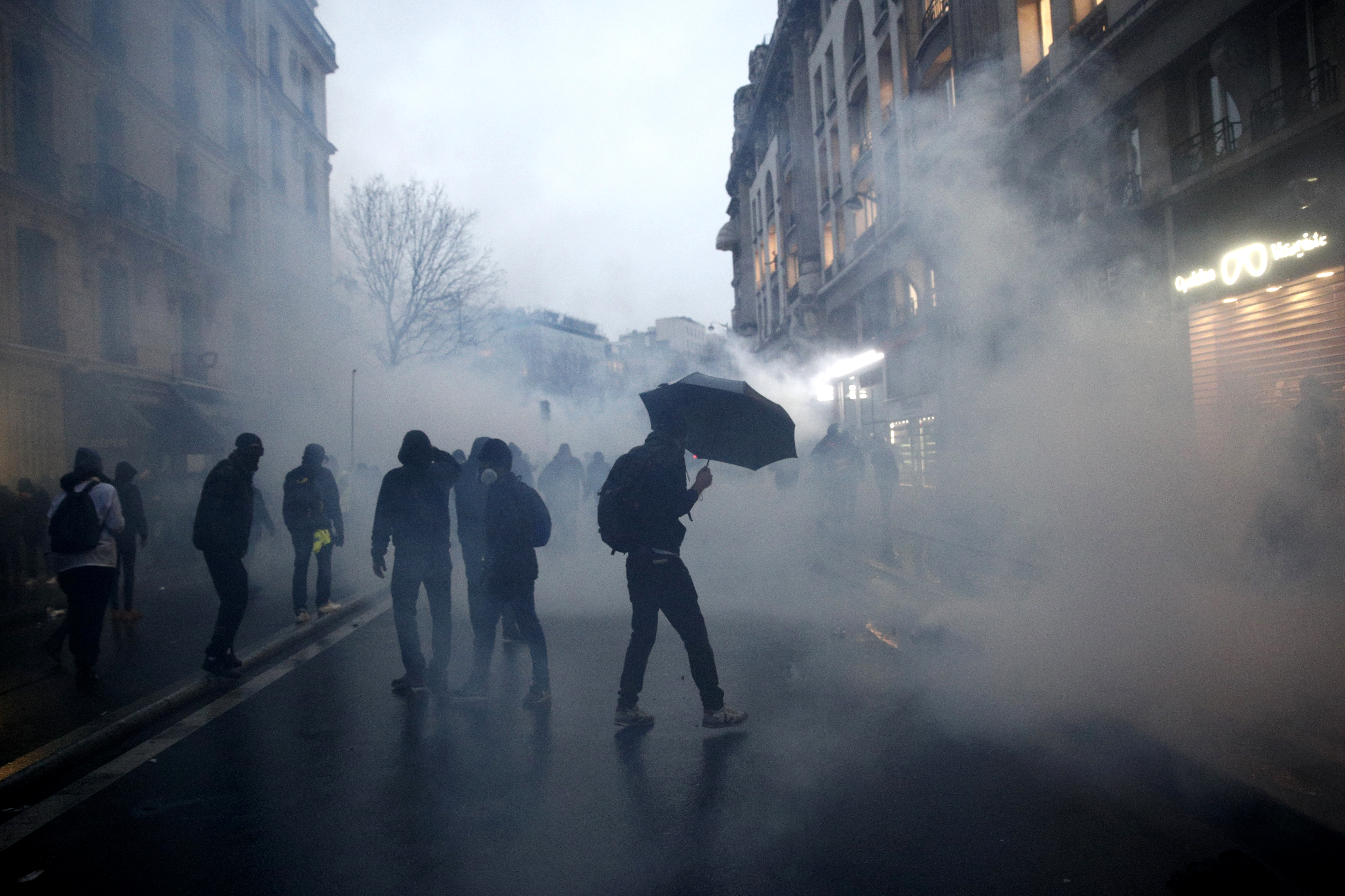 Noi proteste în Franţa faţă de reformarea sistemului de pensii. Au fost incidente între forțele de ordine și manifestanți