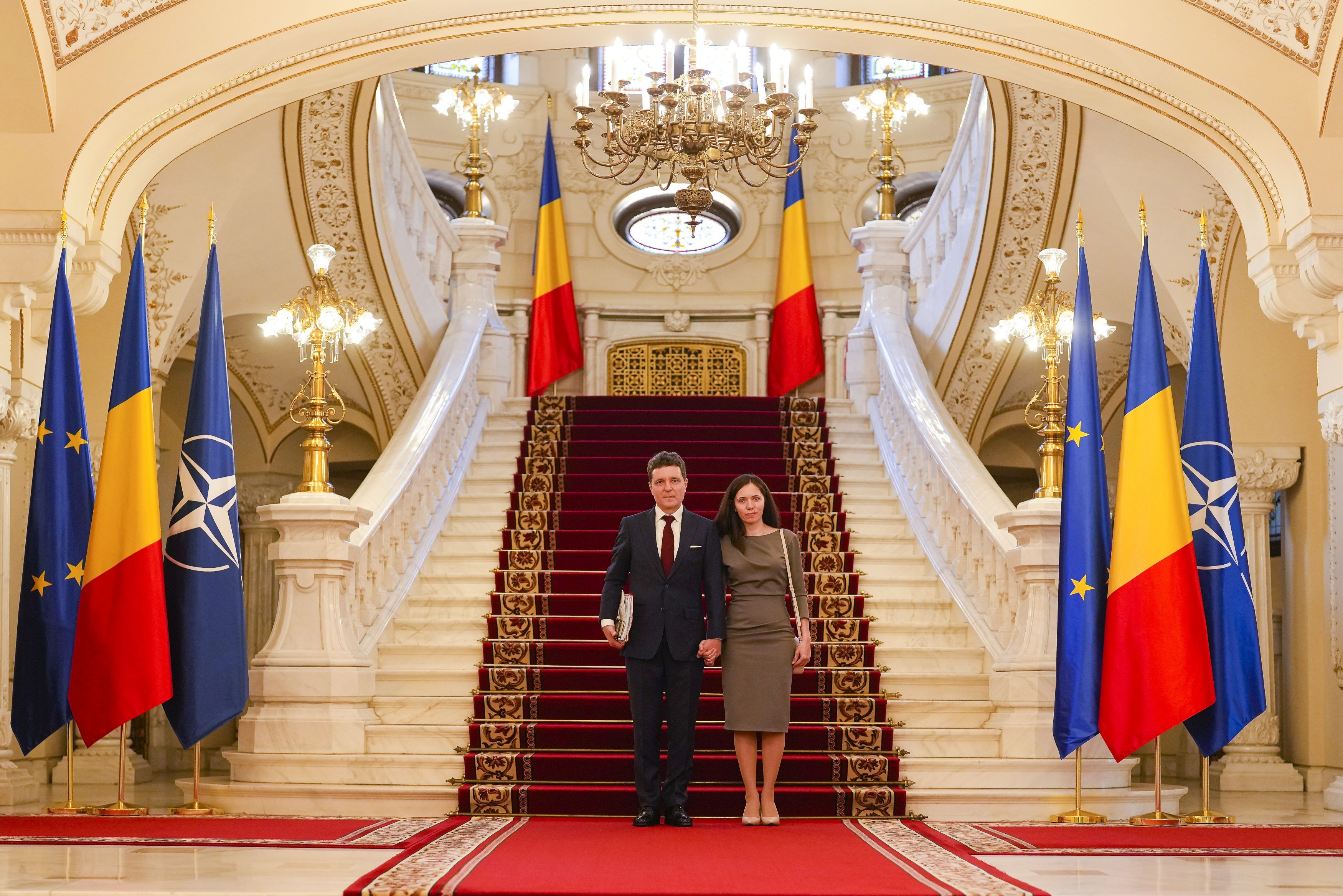 Pe cine vrei ca primă-doamnă a României dintre Ilinca Simion și Mirabela Grădinaru - partenera lui Nicușor Dan?
