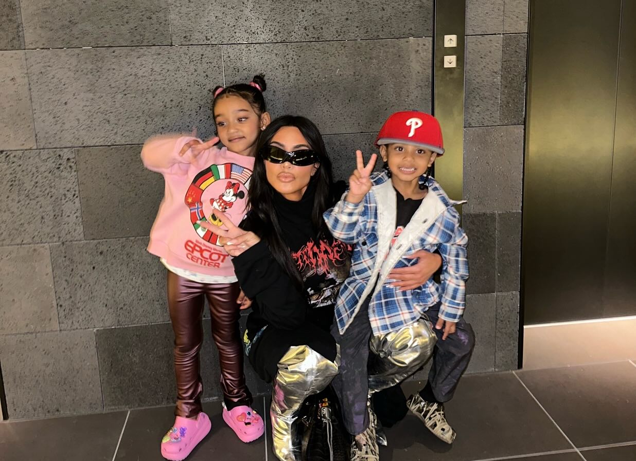 Kim Kardashian și Lewis Hamilton și-au oficializat relația pe Instagram. Cum au apărut cei doi