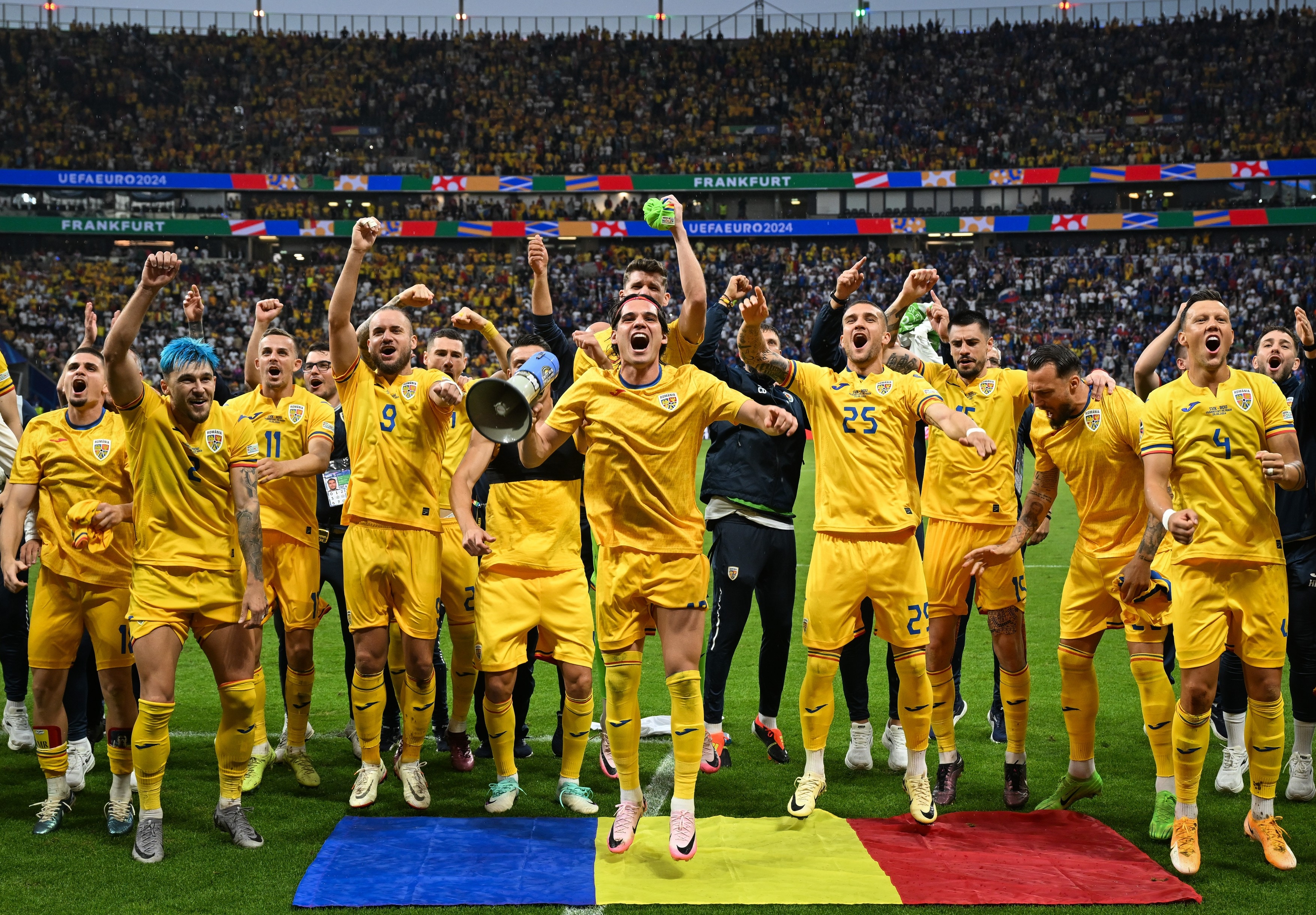 Ianis Hagi, lider de galerie. Imaginile bucuriei calificării naționalei în „optimile” Euro 2024
