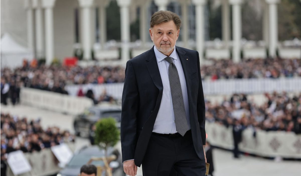 Ceremonia de sfințire a picturii Catedralei Mântuirii Neamului. Peste 12.500 de oameni, printre care Nicușor Dan, Ilie Bolojan, Traian Băsescu și Emil Constantinescu, au fost martori la citirea actului de sfințire