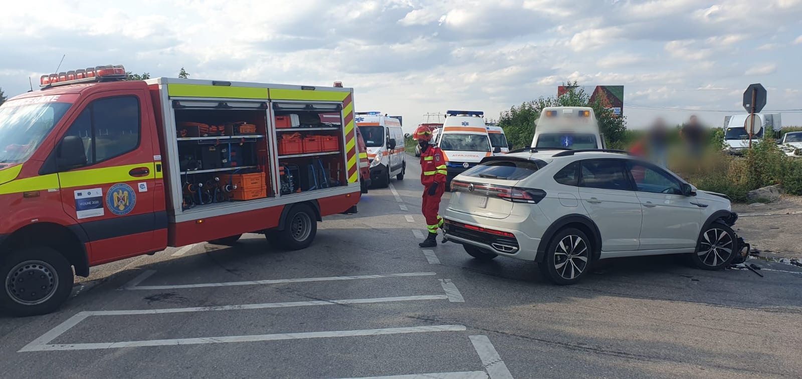 Accident grav în judeţul Suceava. 9 persoane au fost duse la spital, dintre care 6 copii