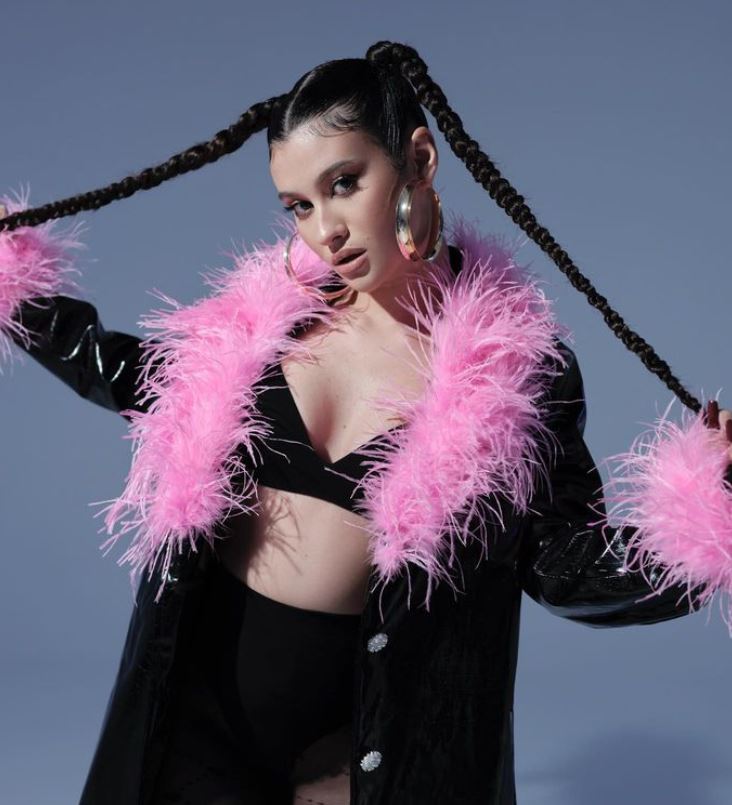 Cine este Erika Isac, artista care a lansat melodia „Macarena”. A participat la „X Factor” și l-a impresionat pe Ștefan Bănică