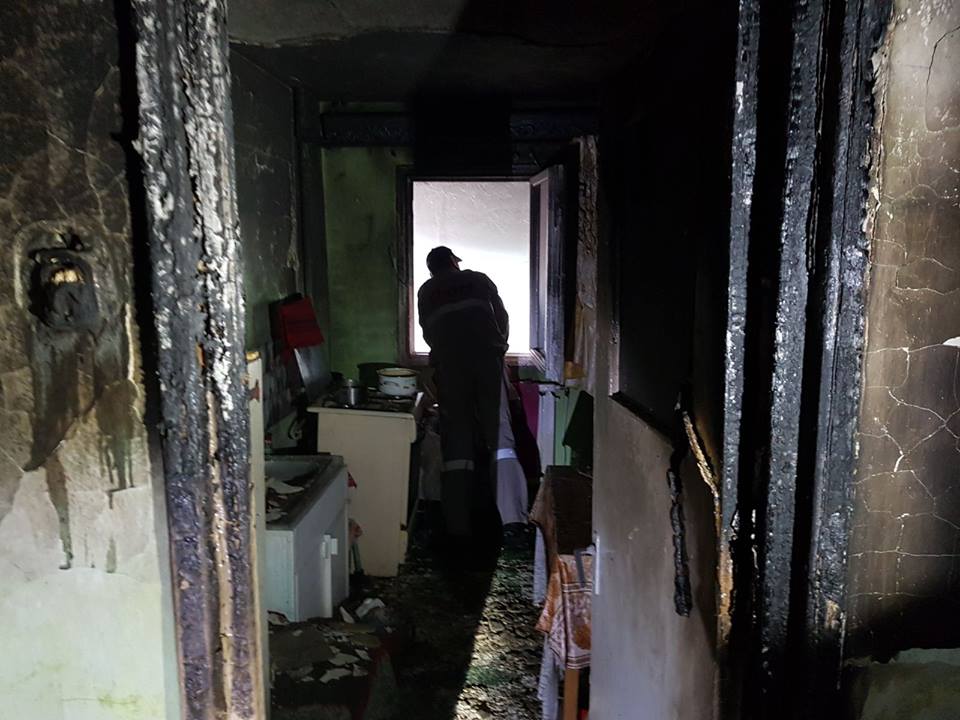 Explozia din blocul din Moinești, cauzată de o posibilă defecțiune la centrala termică de apartament| FOTO