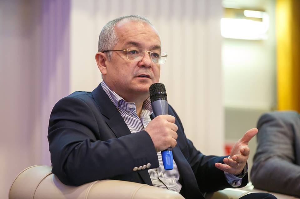 Atunci și Acum/ Emil Boc, premierul din perioada crizei economice, ales de patru ori primar al Clujului