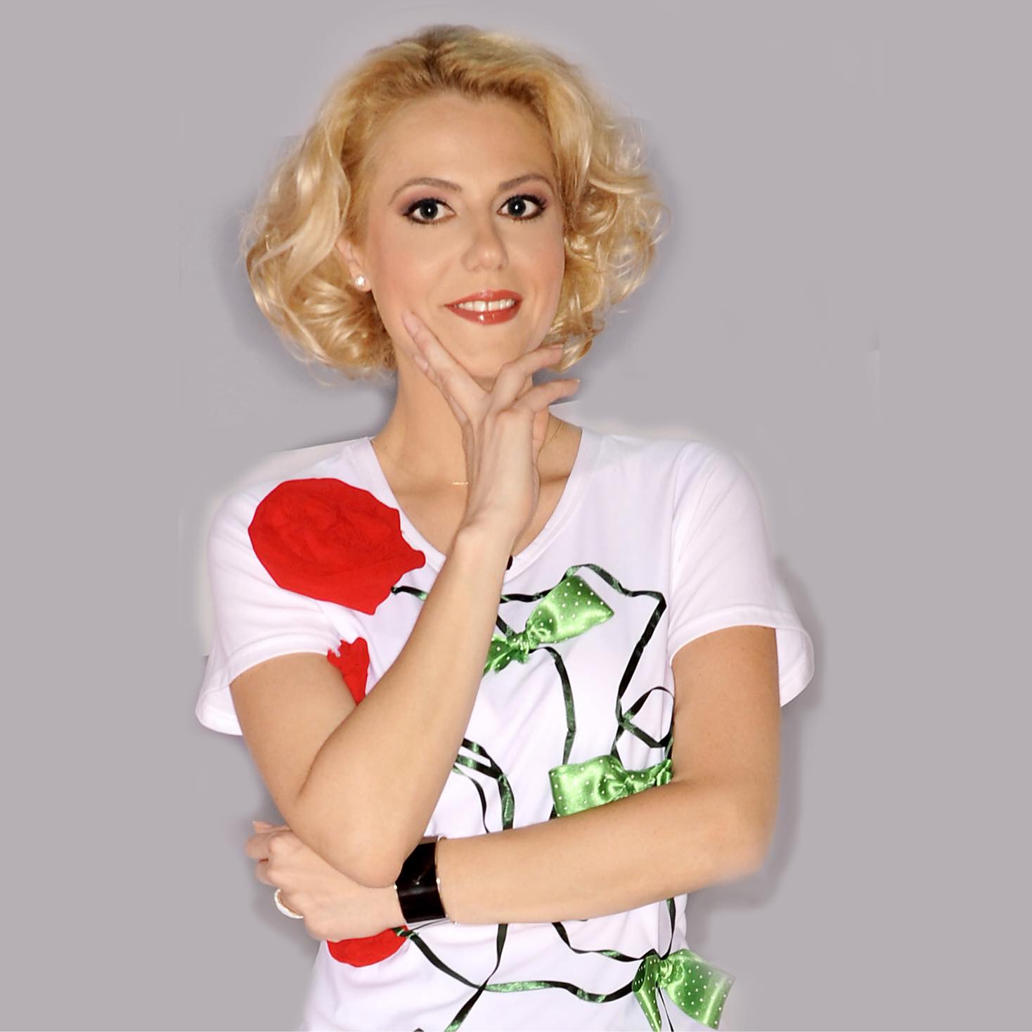 Unde s-a angajat fiica Ralucăi Moianu. Mara nu a terminat încă facultatea: „Lucrează cu jumătate de normă”