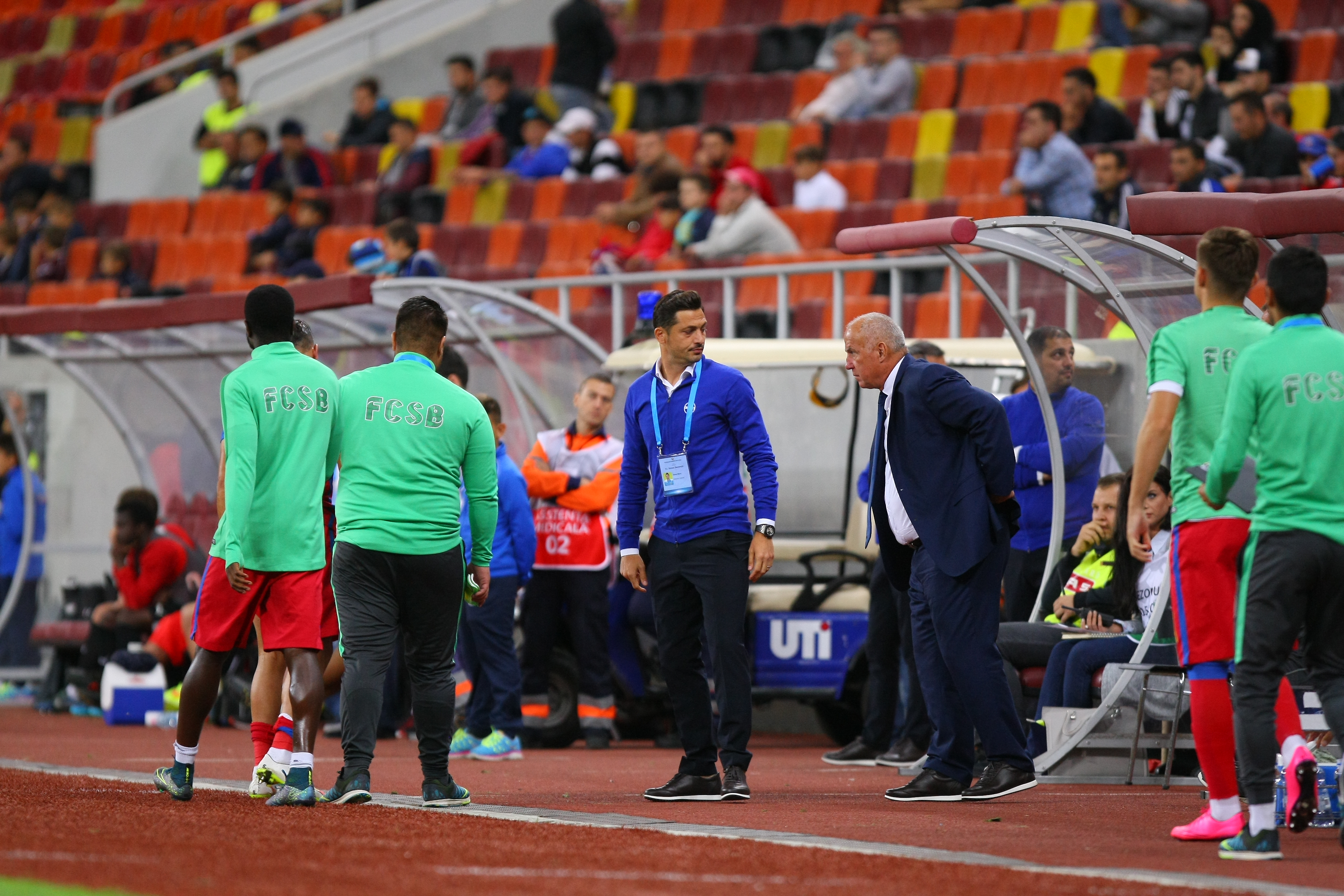 Liga I: Steaua - FC Voluntari 3-1. ^Hamroun, Chipciu și Stanciu l-au ridicat de pe bancă pe Rădoi, antrenorul fără licență al campioanei. Odată cu el, și pe ”principalul”-marionetă Țiți Dumitriu / GALERIE FOTO