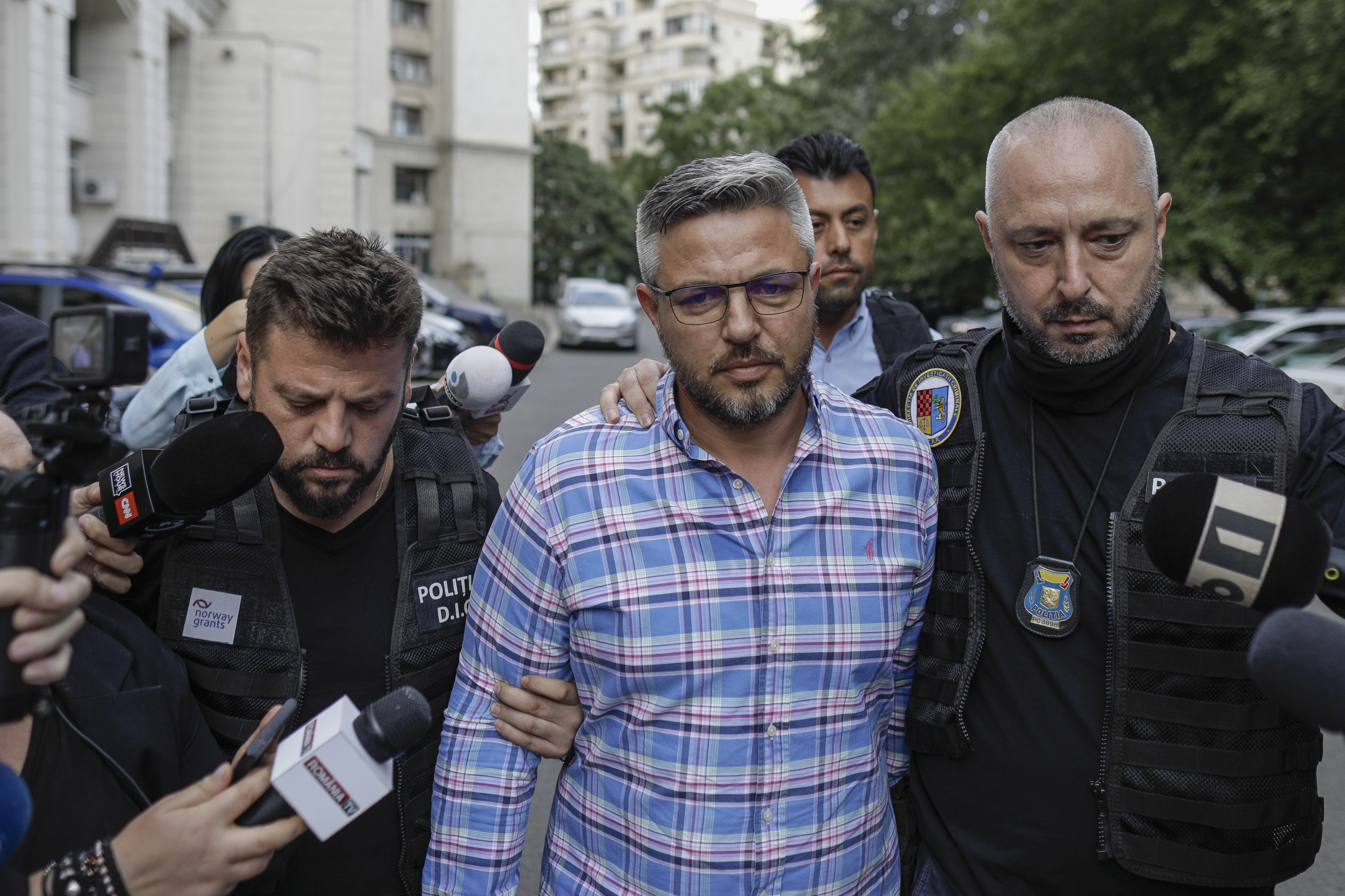 Ionuț Doldurea și Cosmin Stîngă, patronii stației GPL care a explodat la Crevedia, duși din nou la audieri, după ce și-au petrecut noaptea în arest