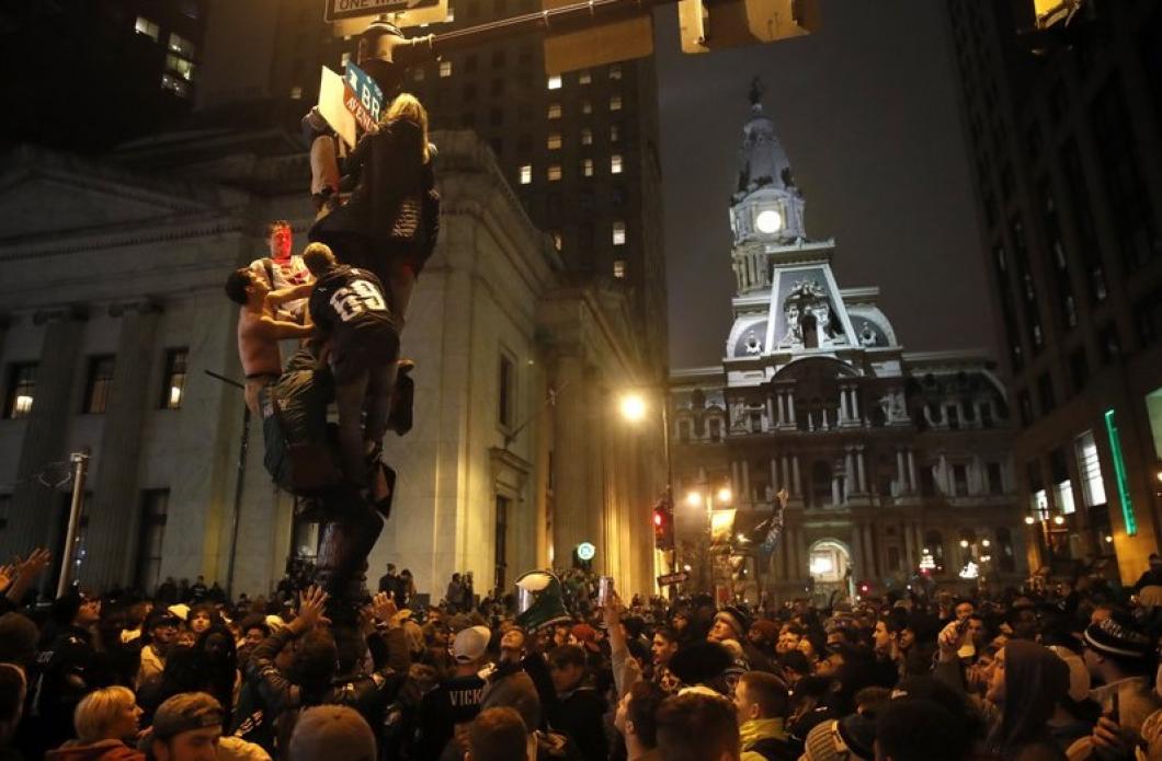 SuperBowl 2018: succes spectaculos și surprinzător al ”vulturilor” din Philadelphia. Party pe străzi! | VIDEO