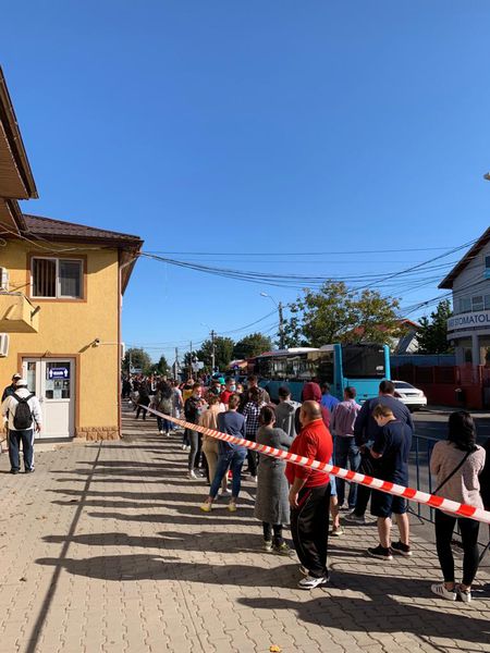 Două alegeri organizate în pandemie, mobilizare complet diferită. Cozi în septembrie, secții goale în decembrie