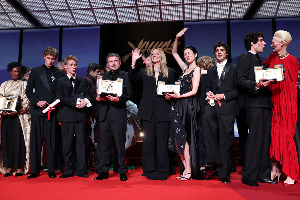 Cristian Mungiu scrie istorie la Cannes după ce a câștigat al doilea „Palme d'Or” din carieră cu filmul „Fjord”