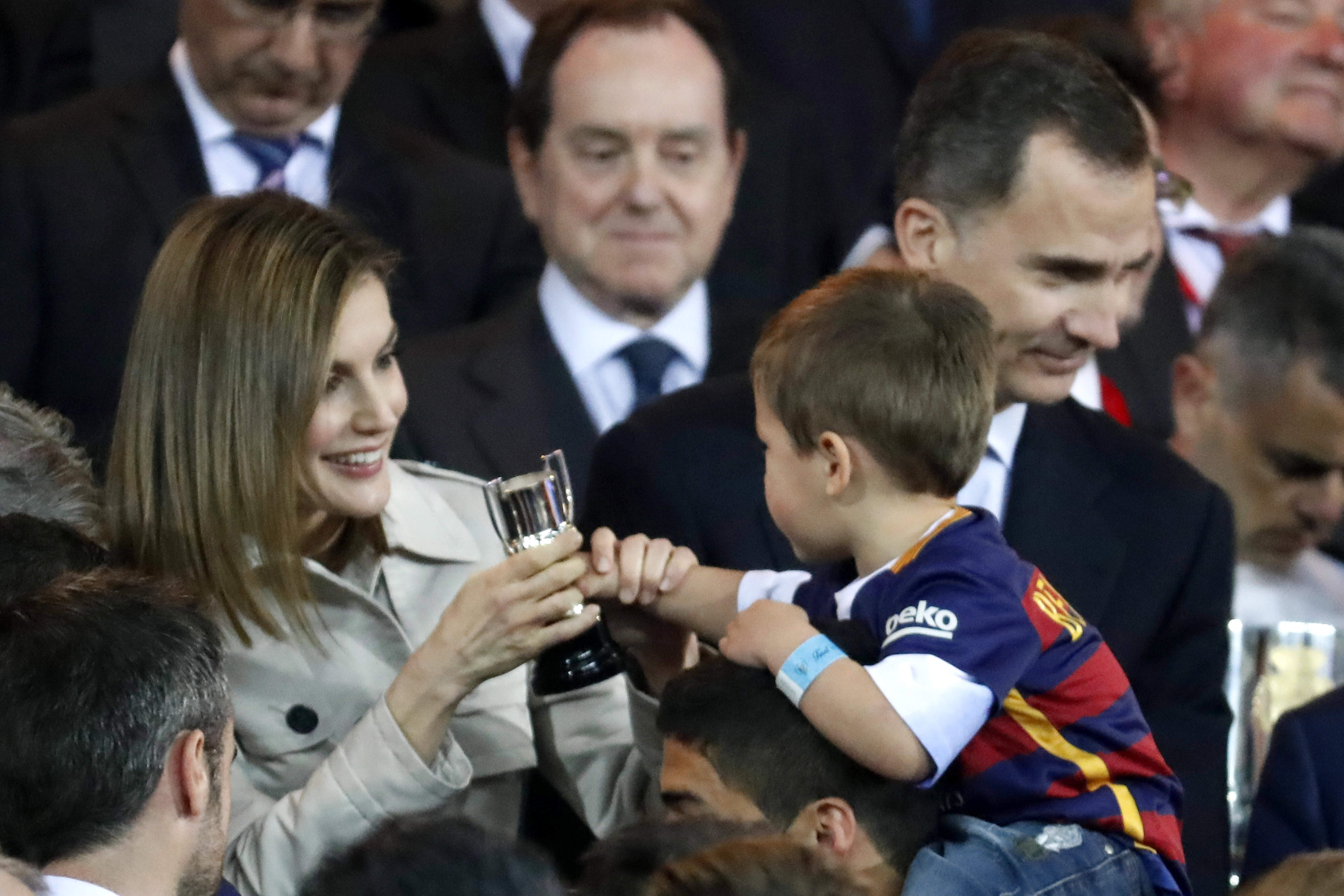 Fotbaliștii Barcelonei și-au adus copiii, la petrecerea declanșată după câștigarea Cupei Regelui / GALERIE FOTO