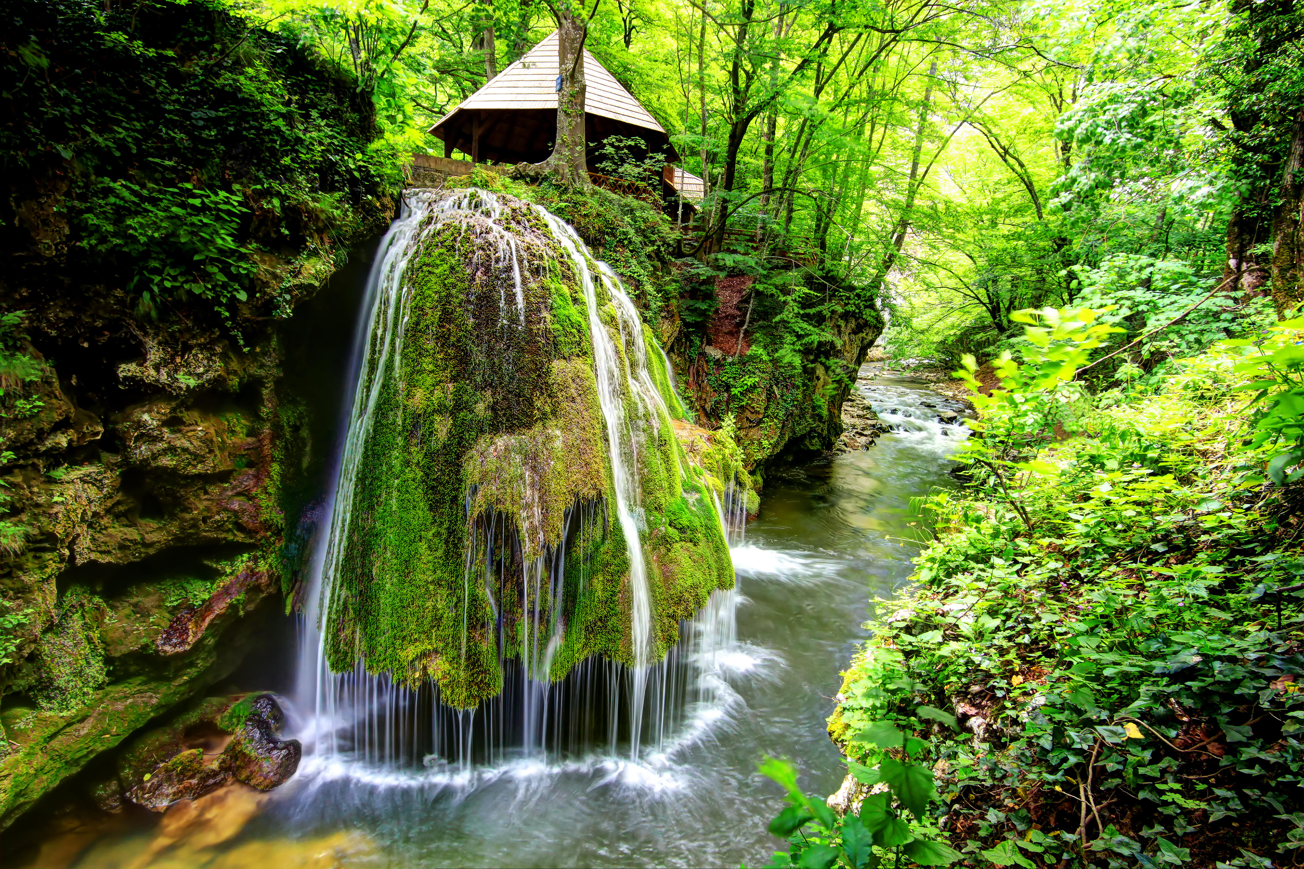 Cascada Bigăr s-a prăbușit. Ce spun autoritățile