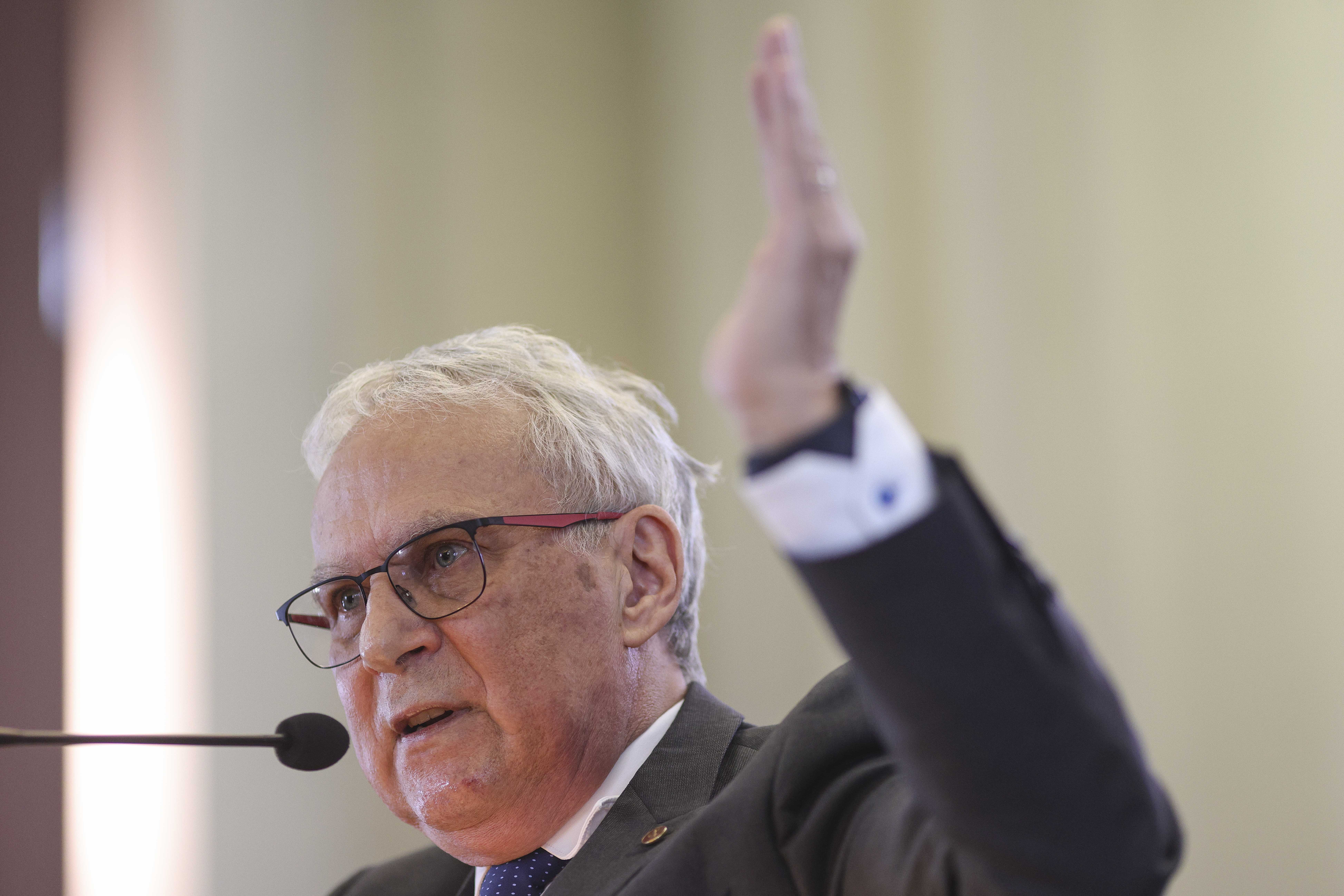 Cine este Marius Andruh, noul președinte al Academiei Române. A fost ales în al doilea tur de scrutin