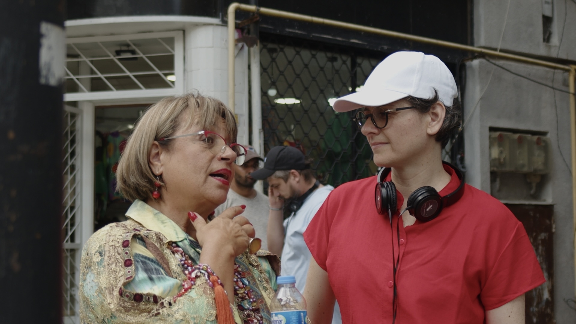 Lora și Emil Rengle, actori în producția „Ca fetele”, ce va avea lansarea în cinematografe în această toamnă. Ce nume mari mai fac parte din distribuție