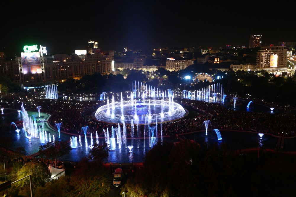 Primăria Capitalei reia show-ul "Simfonia apei" de la fântânile din Piaţa Unirii, în două seri