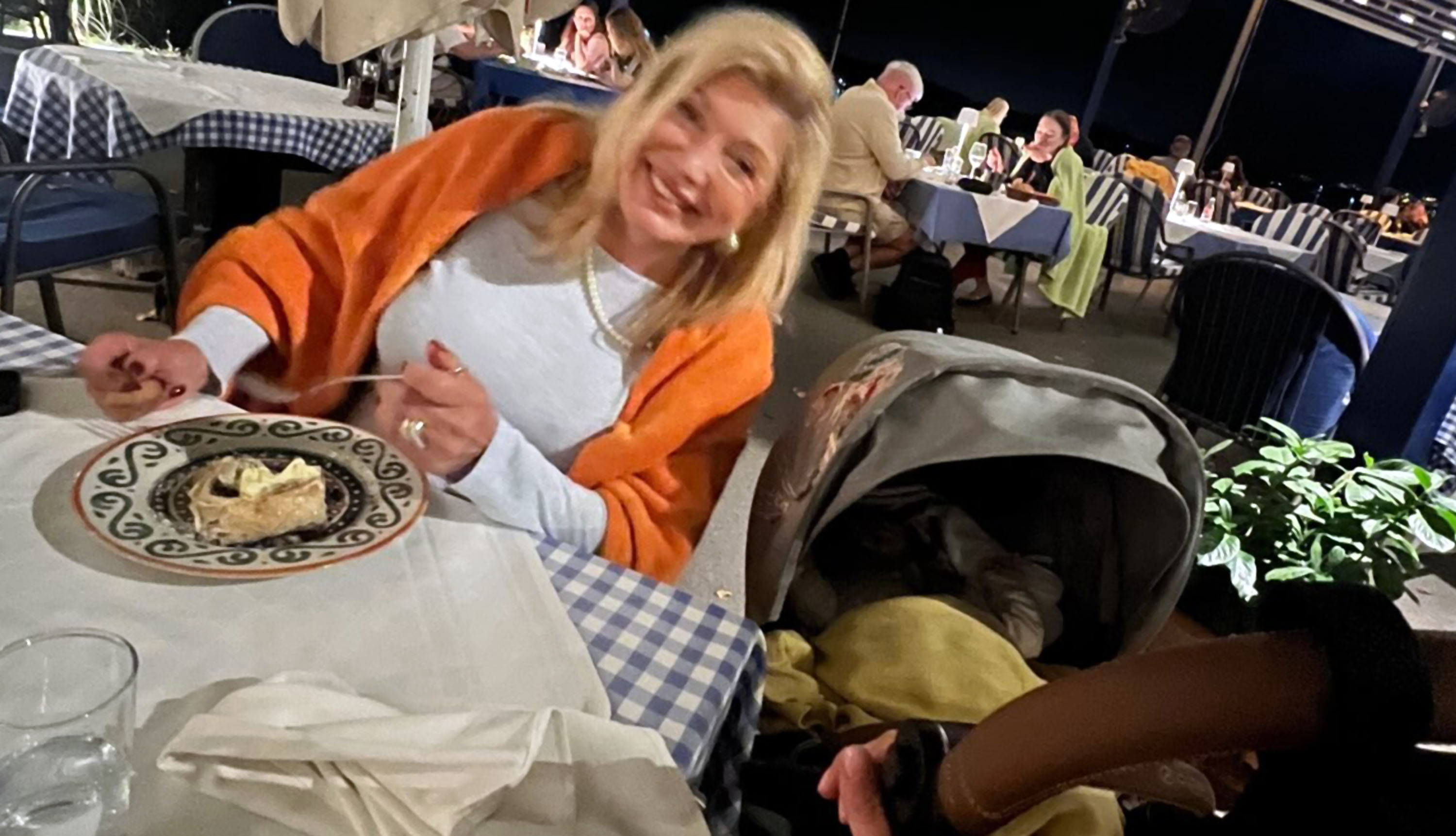 Suzana Mančić objavila prvu fotografiju sa unukom Mijatom