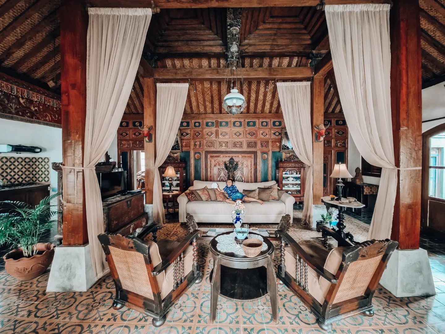 Ce a pățit băiețelul Danei Rogoz în drum spre Bali. „Lui Vlad i s-a făcut brusc rău. A început să aibă frisoane”