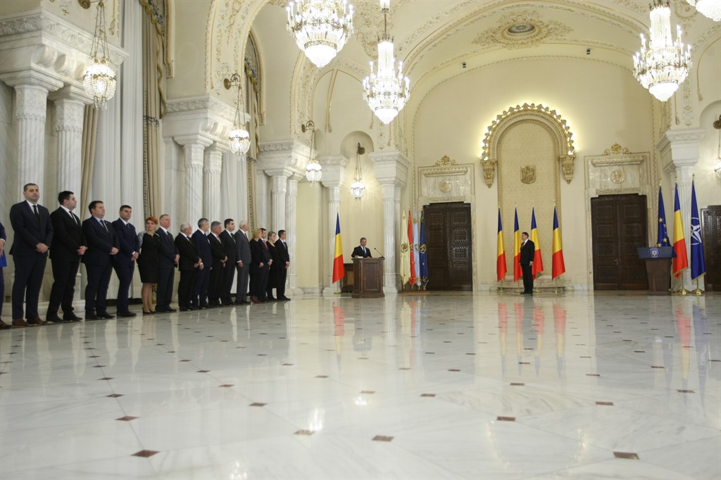 Cabinetul Grindeanu a depus jurământul; Iohannis, către Dragnea: Aflarăm de la televizor că sunteți singurul care cunoaște programul de guvernare: Învățați-i și pe ei! / GALERIE FOTO