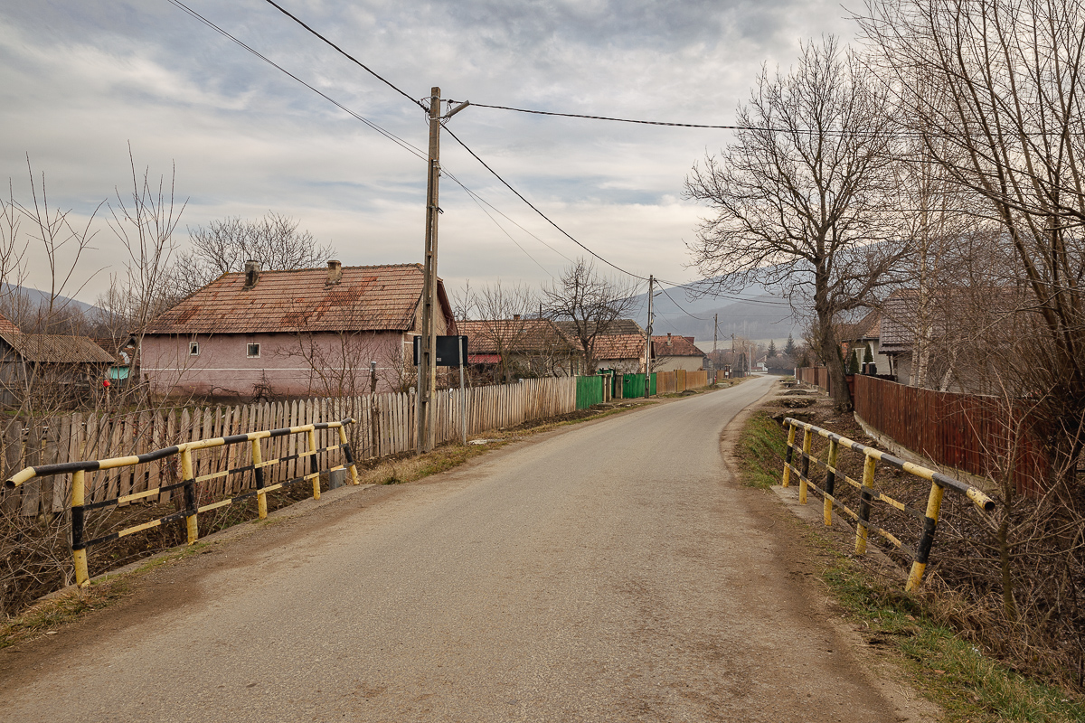 Cum arată Sărbătorile sfârșitului de an într-un sat majoritar maghiar din Covasna: „Degeaba ne văităm, pensia tot mică rămâne”