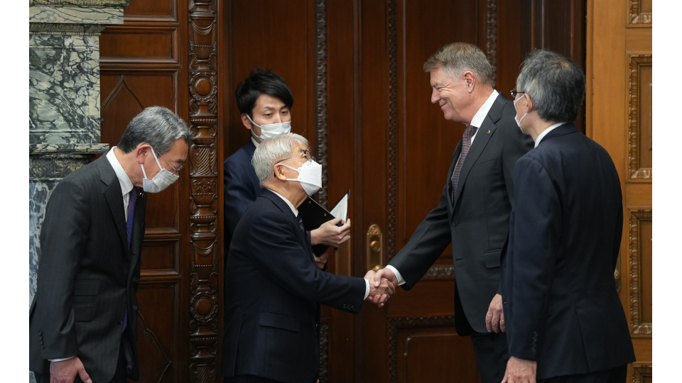 Klaus Iohannis a fost singurul care nu a purtat mască la întâlnirea cu oficialii Japoniei