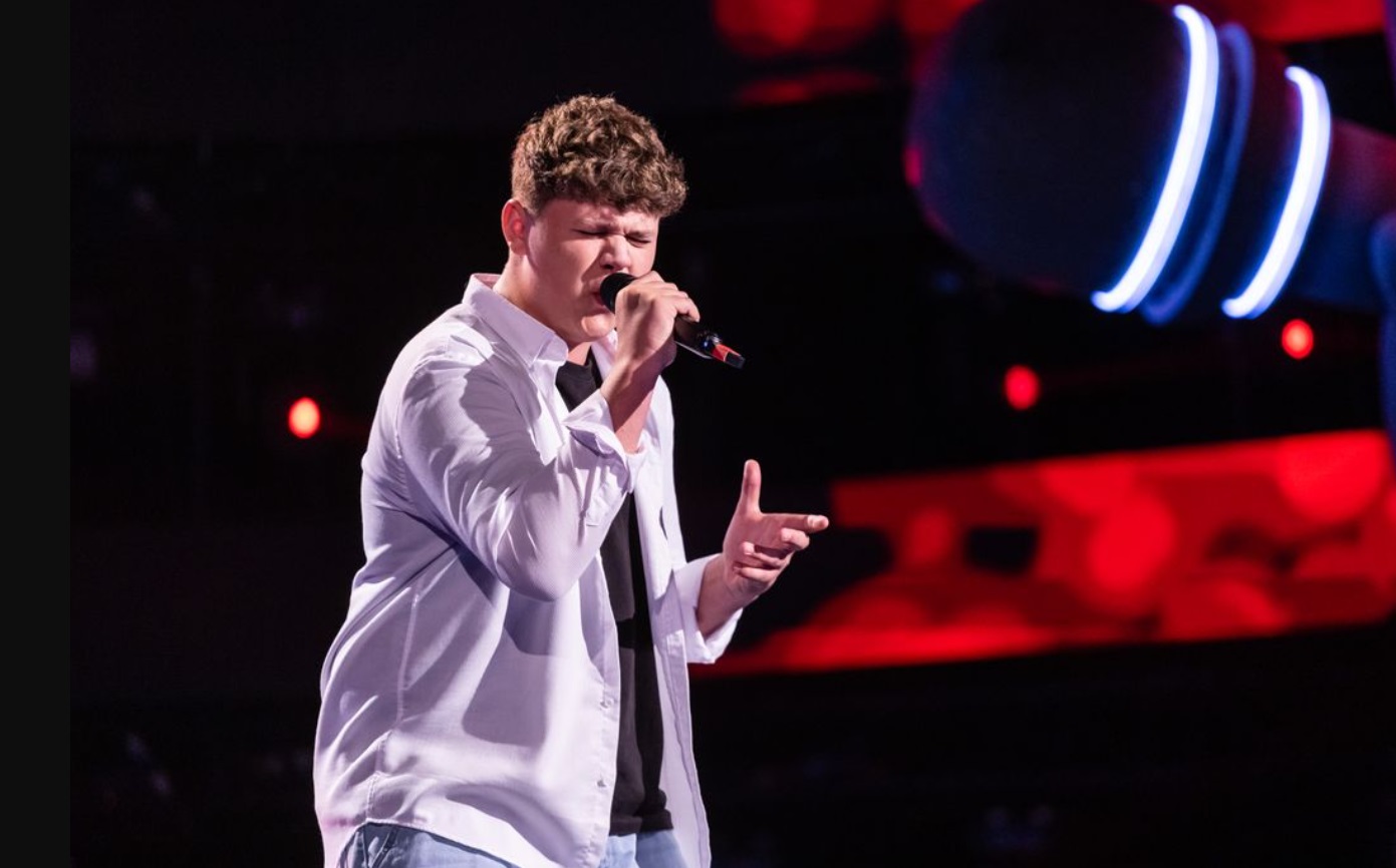 Cine e Oleg Spînu de la Vocea României 2024. Tânărul a cântat la concertele Andrei din România, dar și la cel din Londra