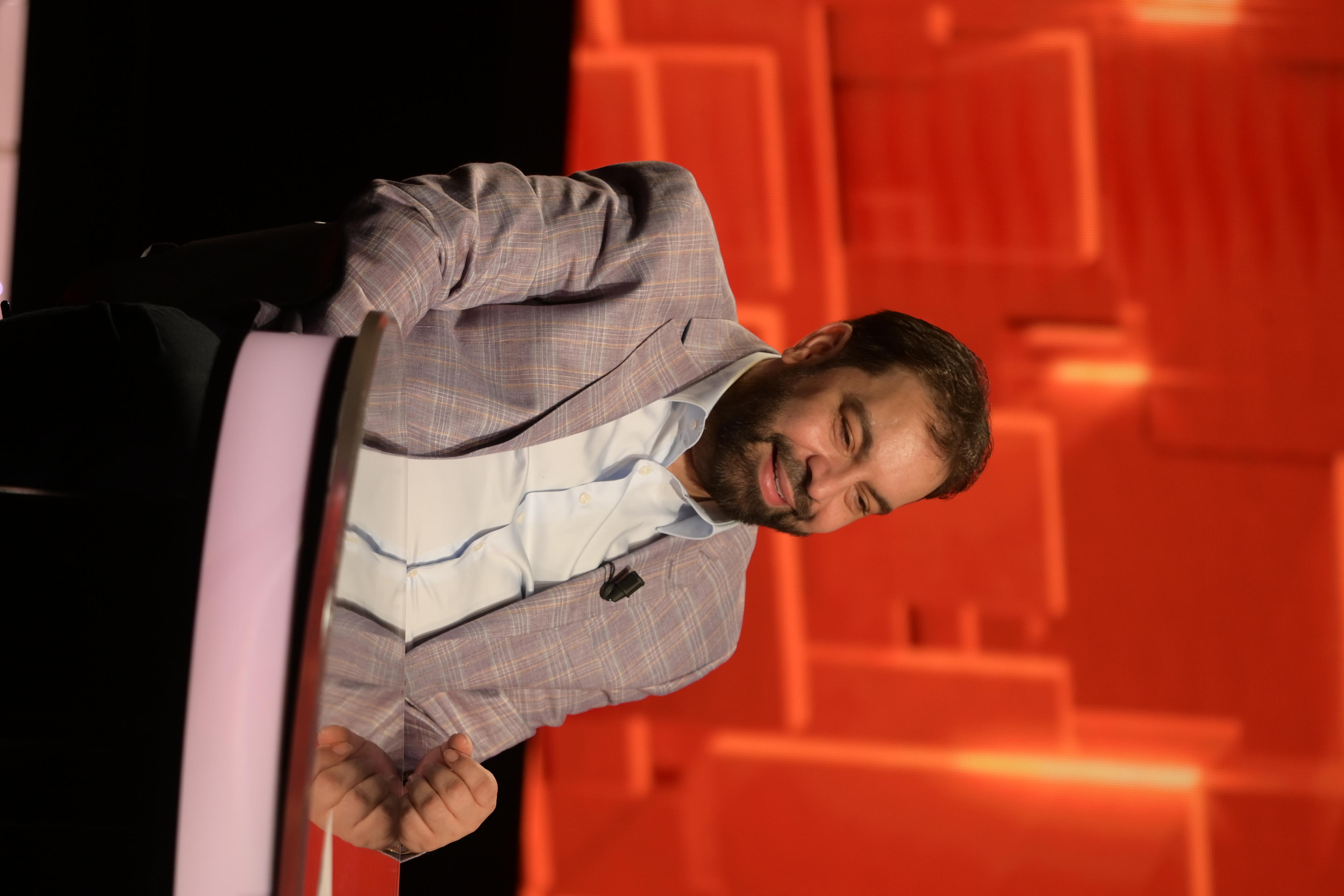 Florin Salam s-a filmat pe patul de spital. Cu ce probleme medicale se confruntă manelistul: „Să vă rugați pentru el”