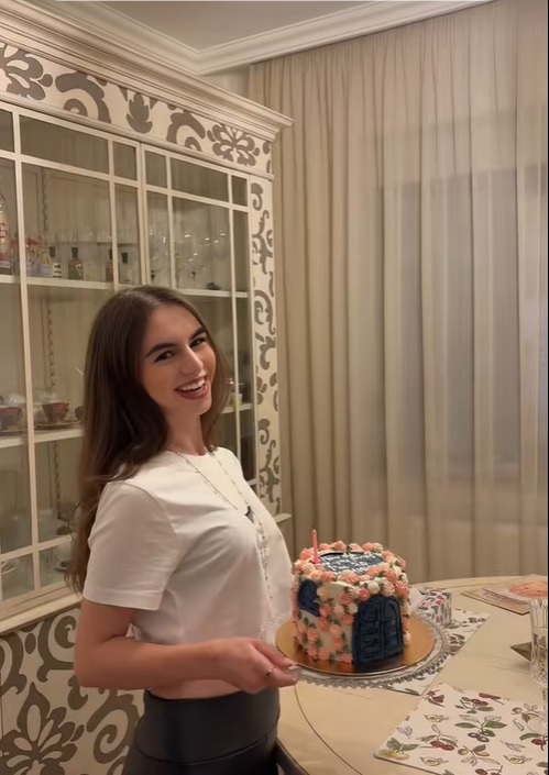 Cum arată fiica lui Mihai Găinușă la 20 de ani. De ziua ei, Eva s-a filmat cu tatăl ei, clipul devenind viral pe TikTok